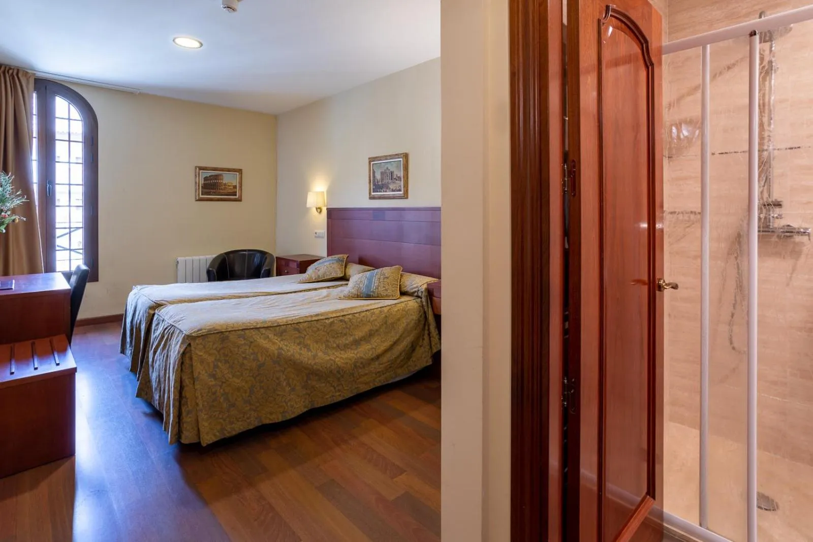 Photo of the whole room, Bed in Hotel de Camprodón