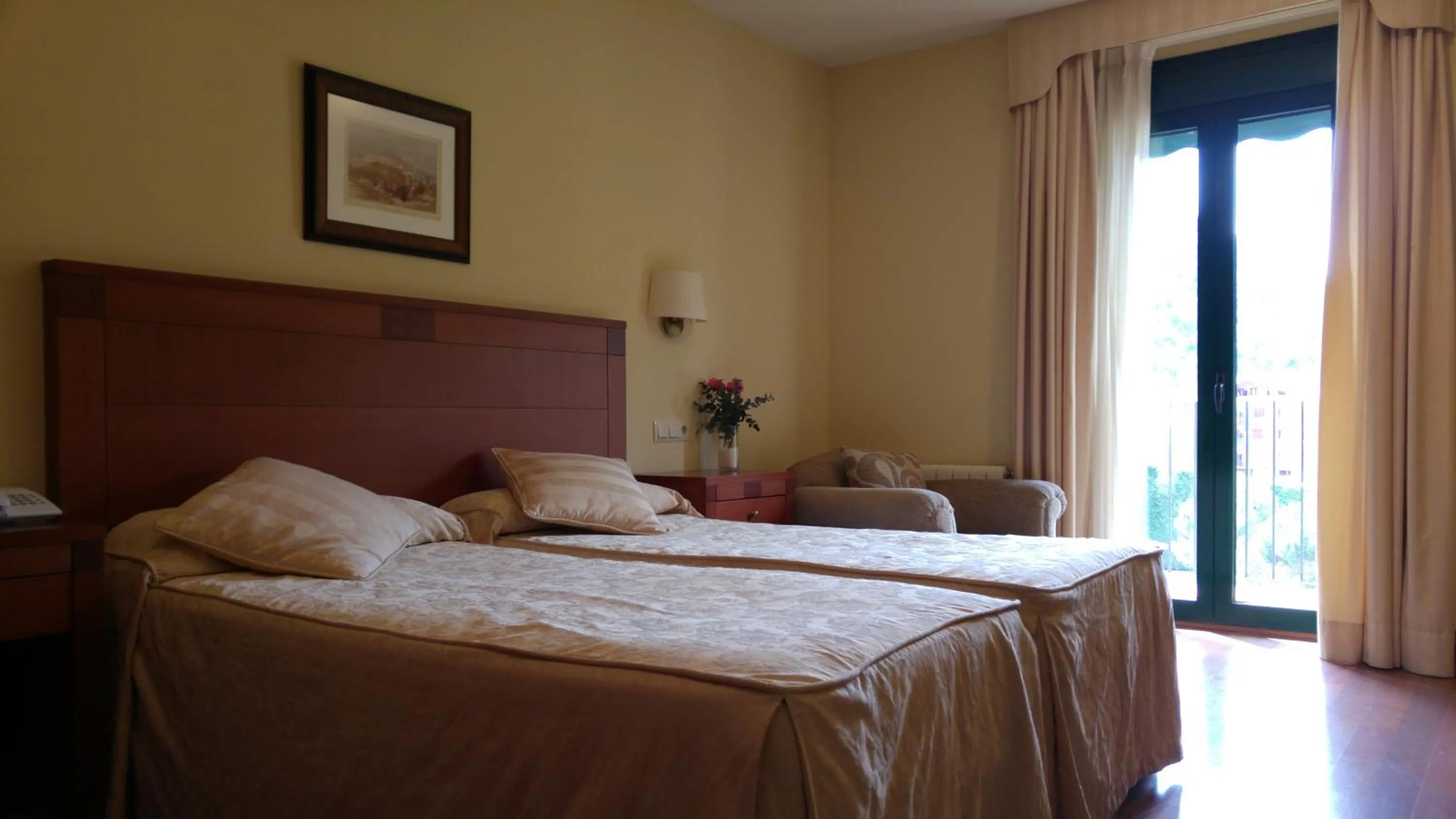 Photo of the whole room, Bed in Hotel de Camprodón