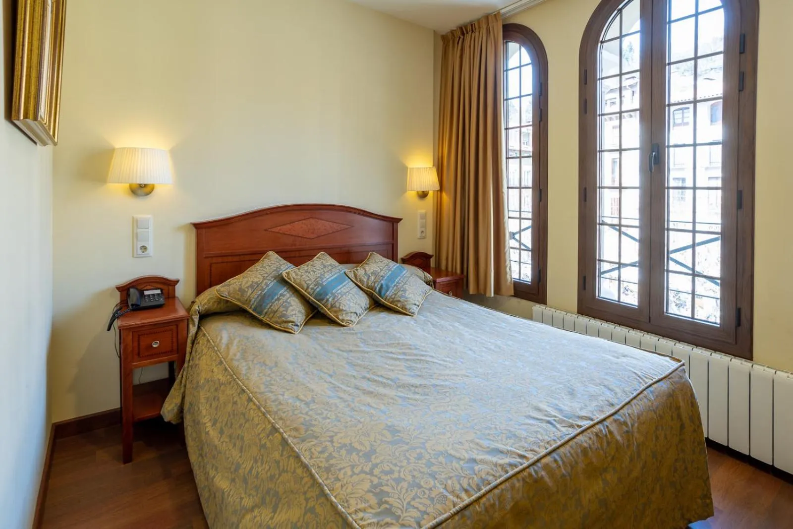 Photo of the whole room, Bed in Hotel de Camprodón