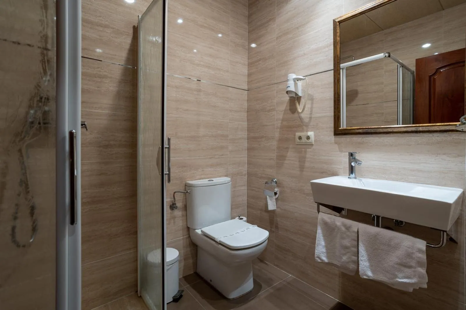 Toilet in Hotel de Camprodón