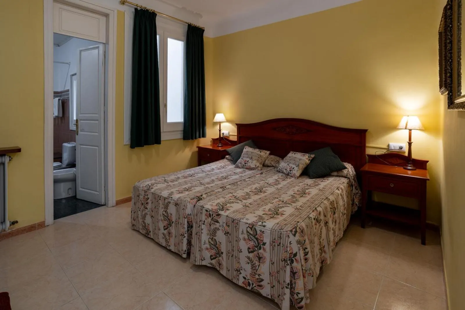 Bed in Hotel de Camprodón