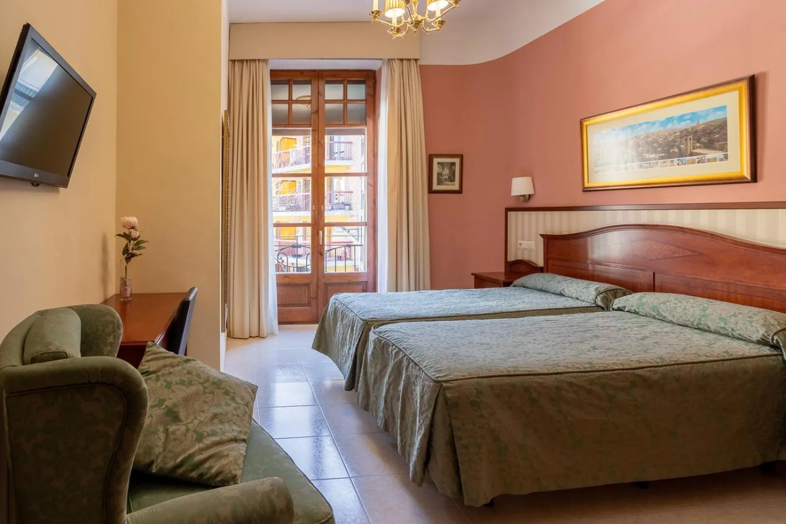 Photo of the whole room, Bed in Hotel de Camprodón