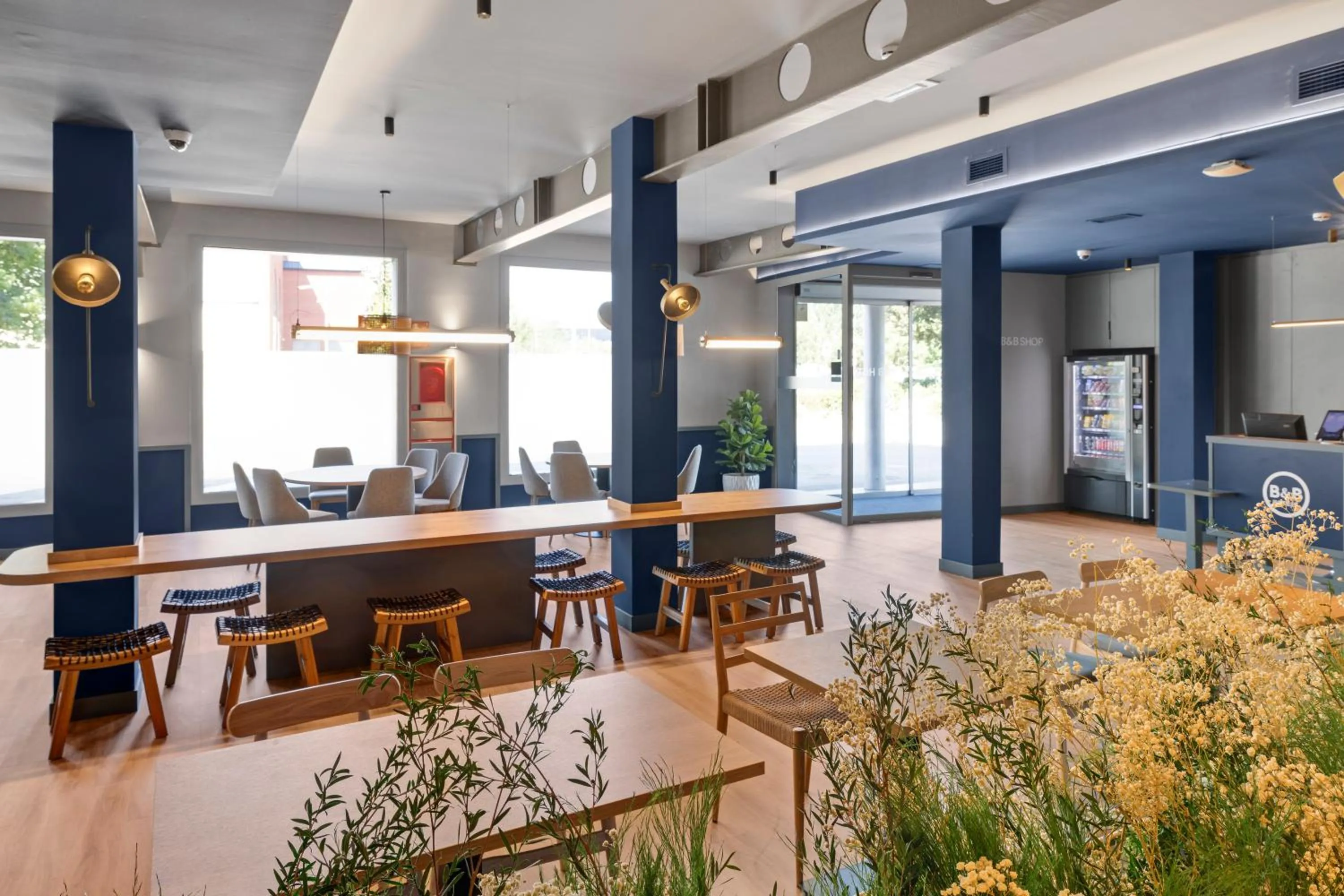 Restaurant/places to eat in B&B HOTEL Girona 2