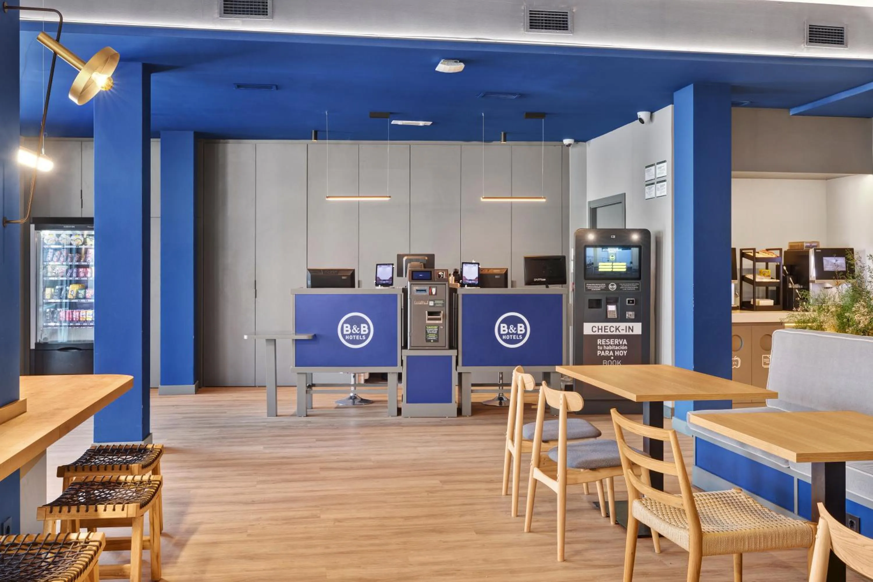 Living room in B&B HOTEL Girona 2