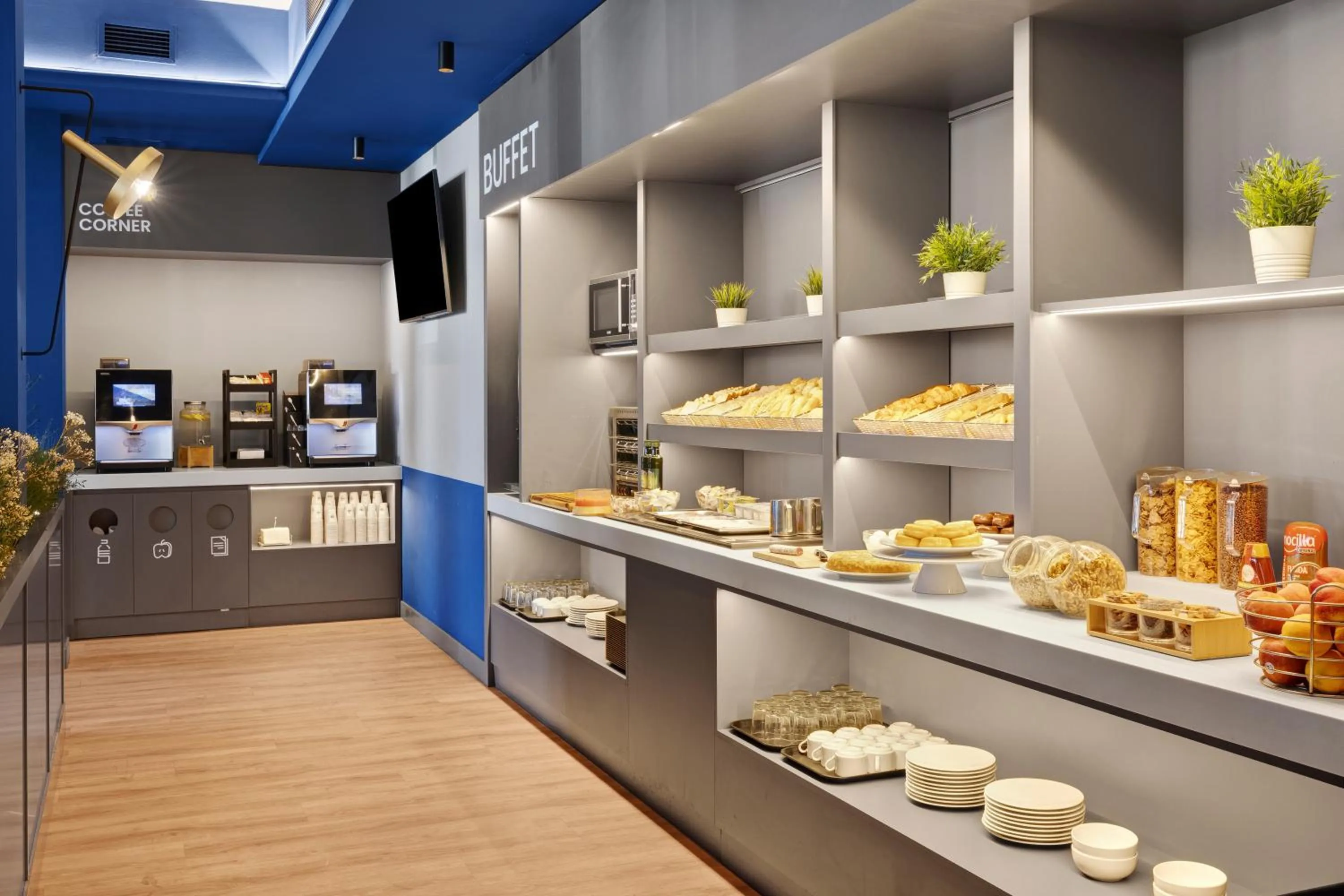 Food in B&B HOTEL Girona 2