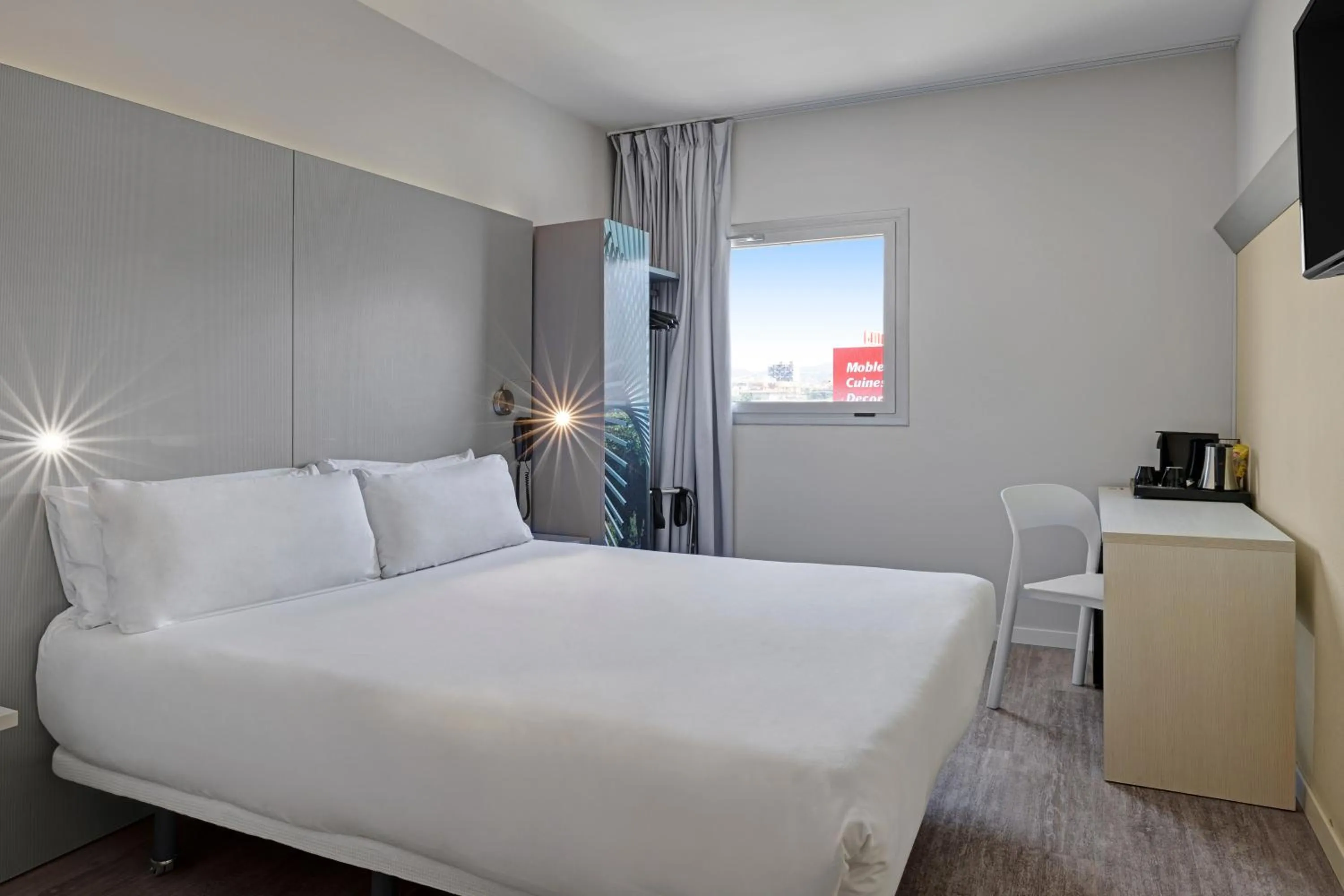 Bed in B&B HOTEL Girona 2