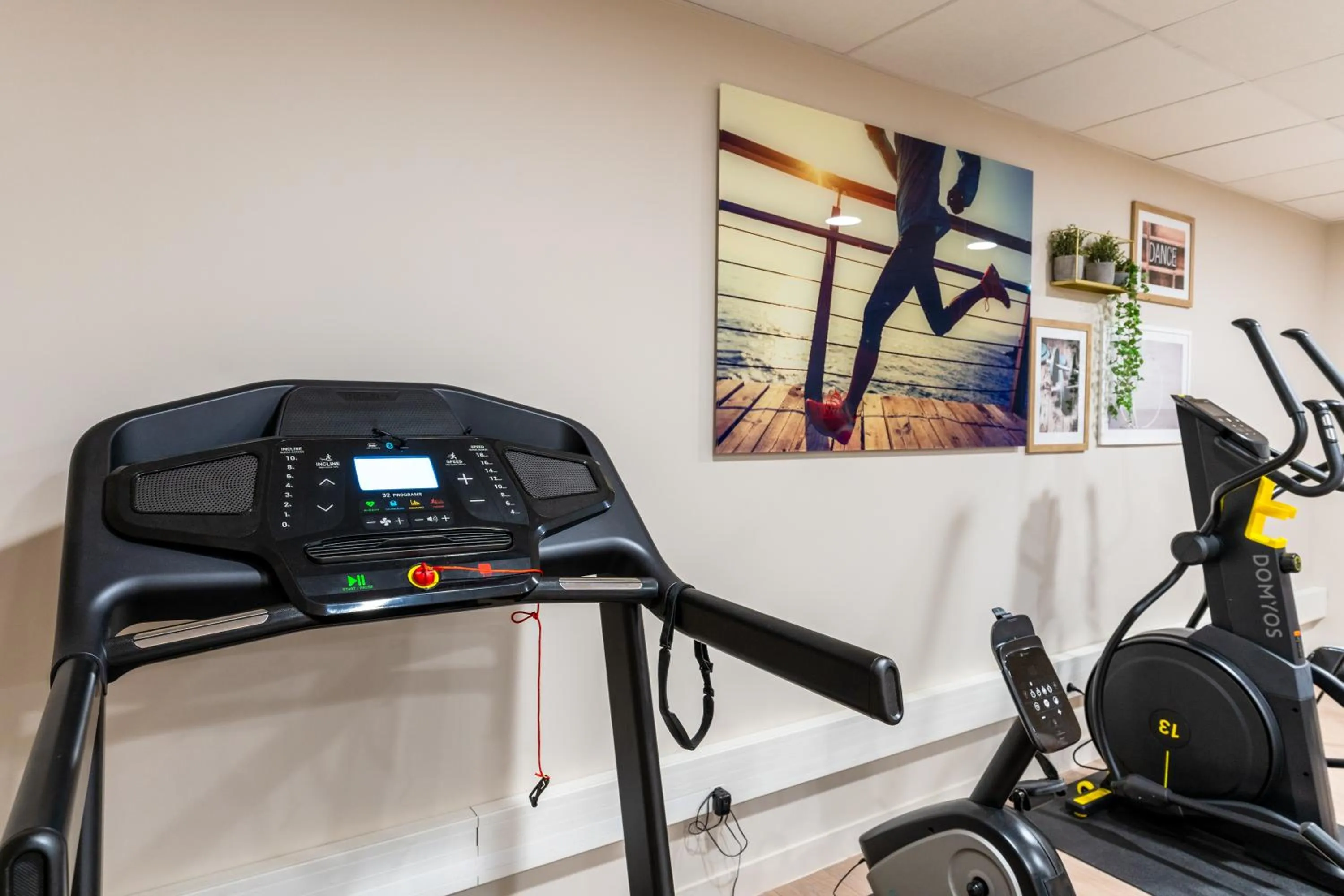 Fitness centre/facilities in Zenao Appart'hôtels Suresnes