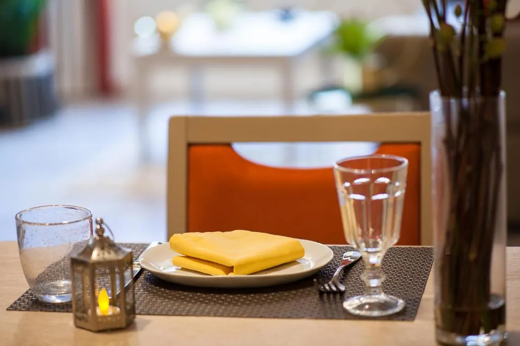 Restaurant/places to eat in Zenao Appart'hôtels Suresnes