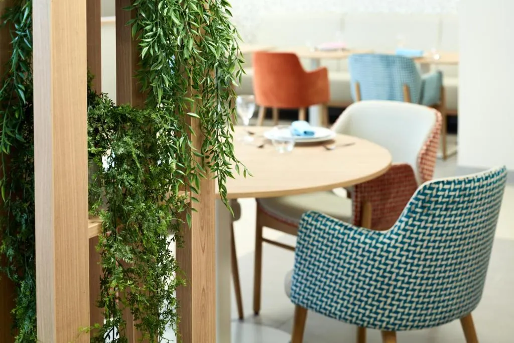 Restaurant/places to eat in Zenao Appart'hôtels Suresnes