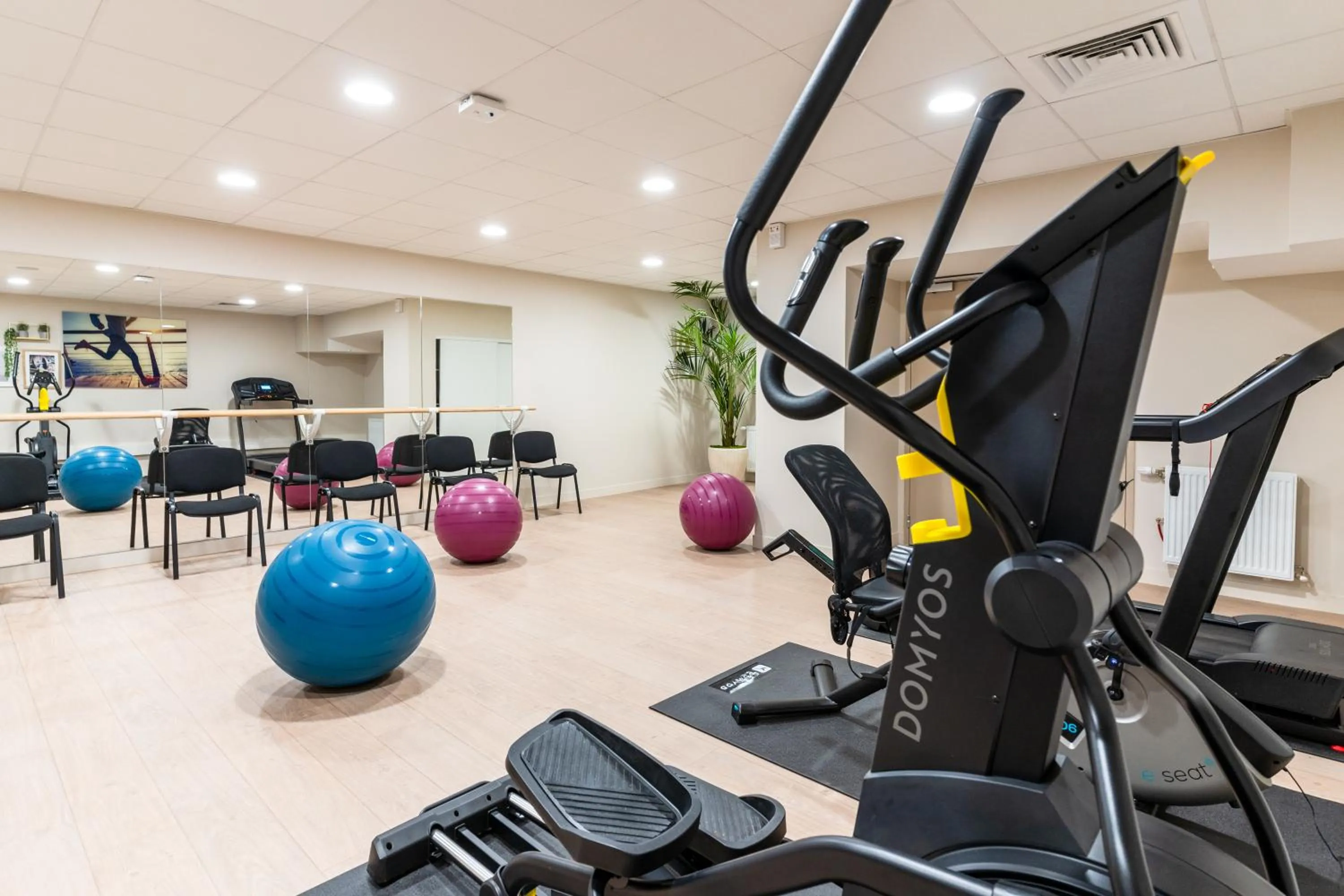 Fitness centre/facilities in Zenao Appart'hôtels Suresnes