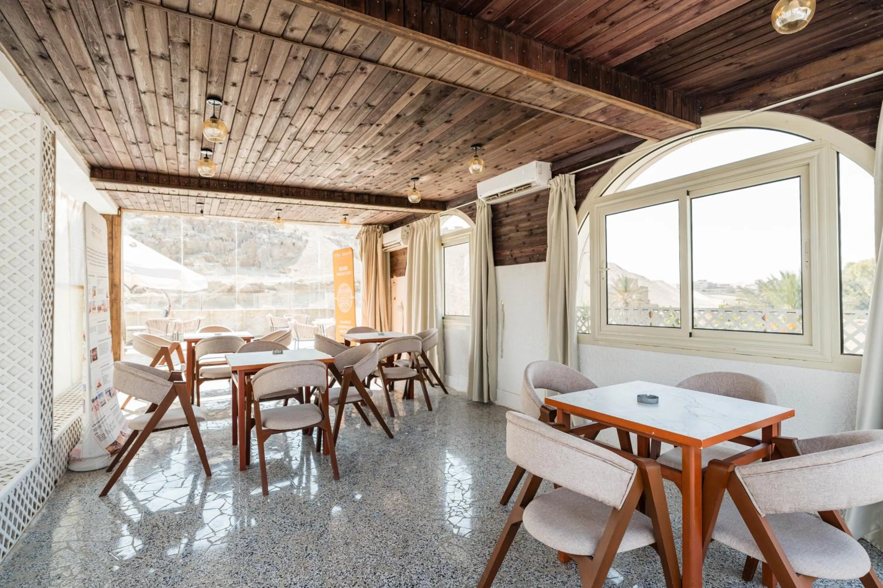 Restaurant/places to eat in Villa Khufu Pyramids Hotel