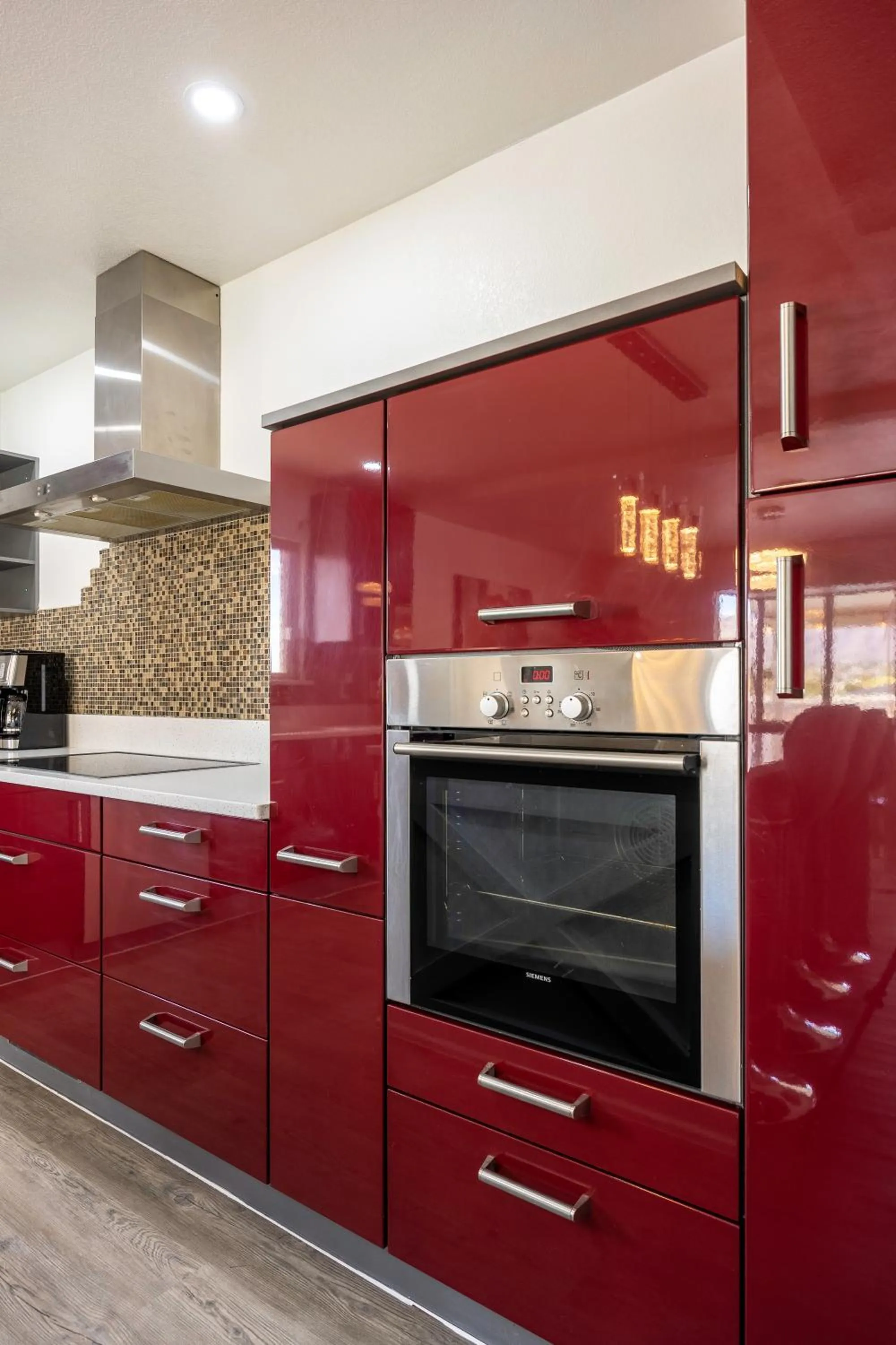 Kitchen or kitchenette in Home with Mountain View/Pool/Tub