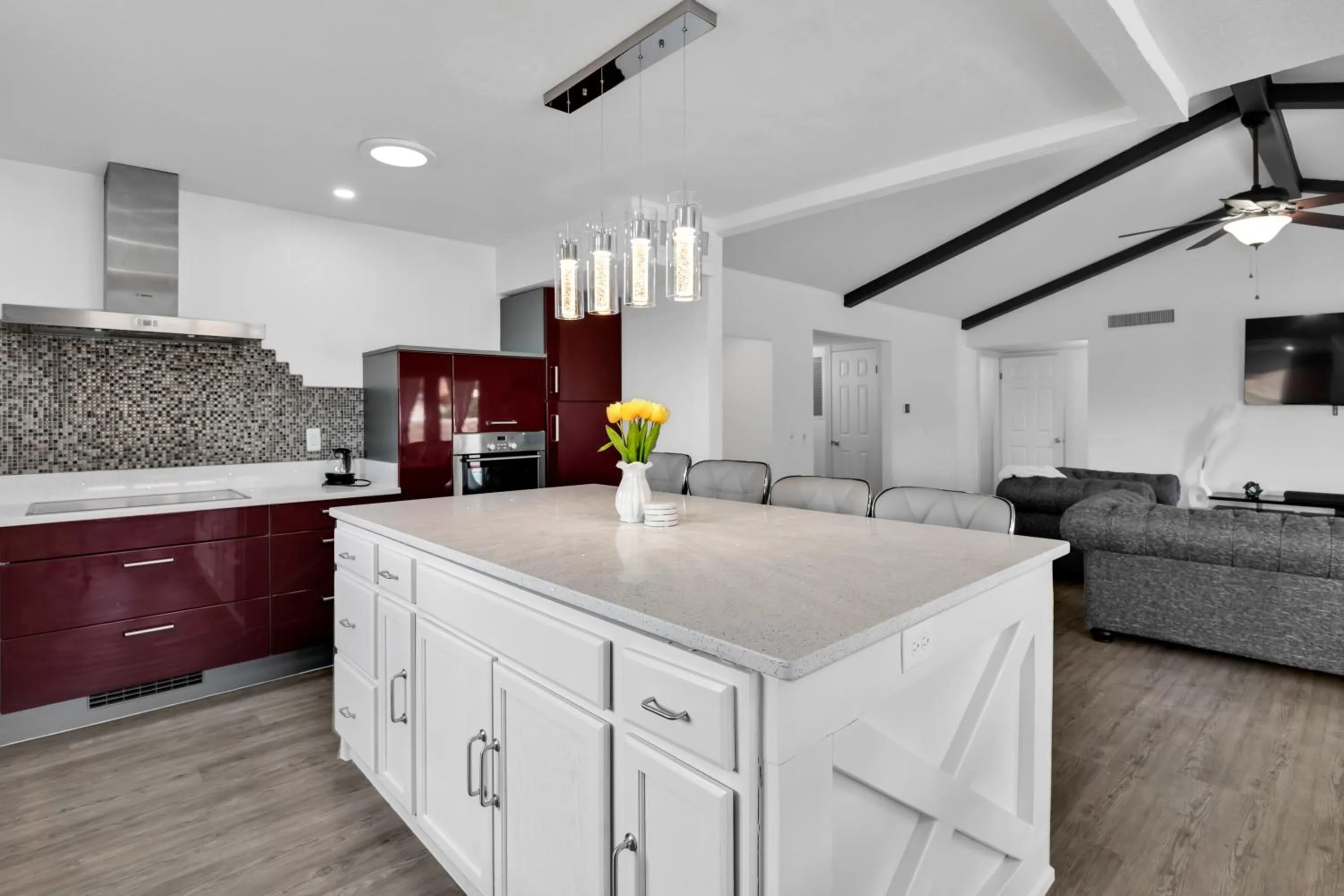 Kitchen or kitchenette in Home with Mountain View/Pool/Tub