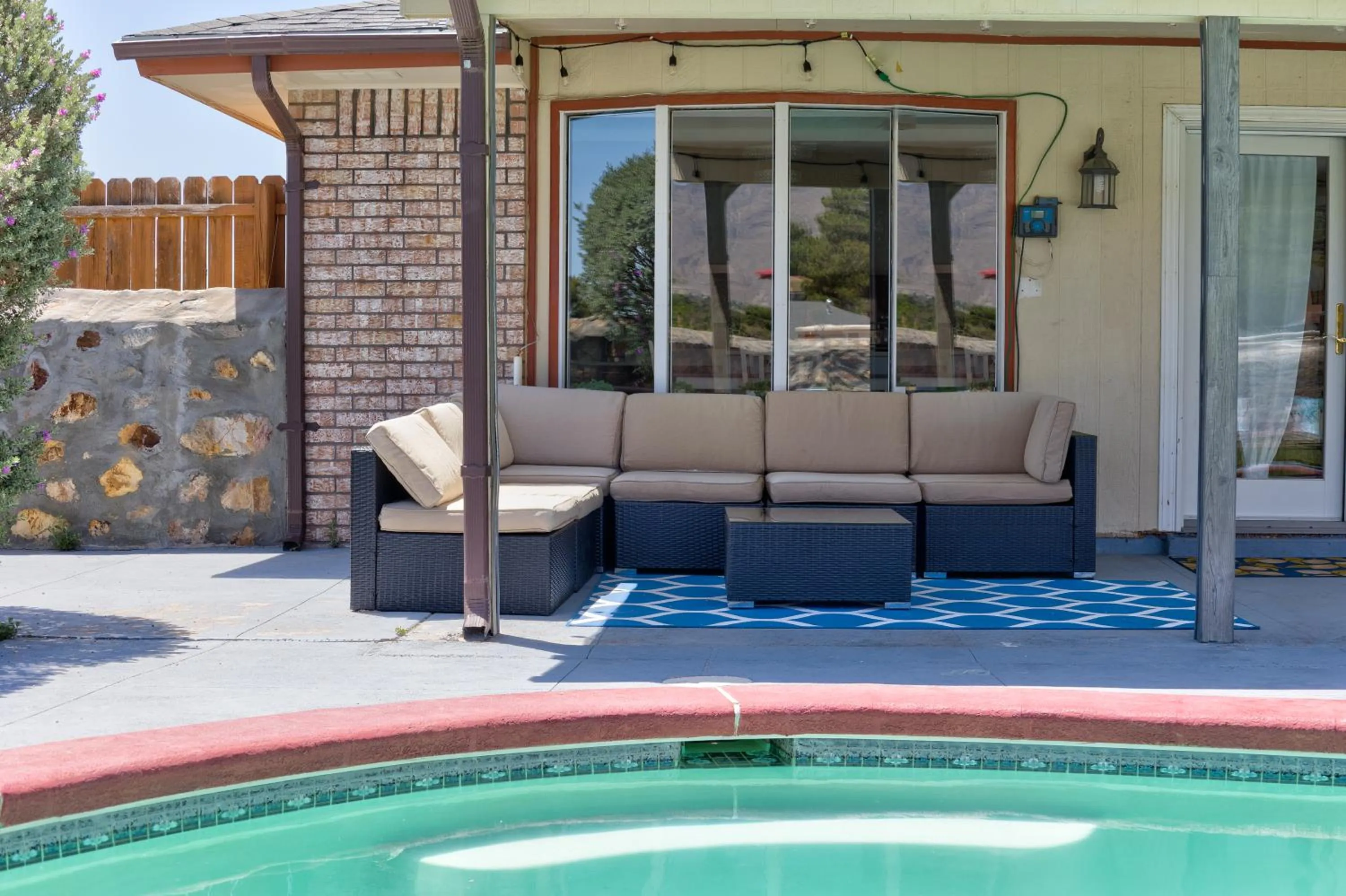 Home with Mountain View/Pool/Tub