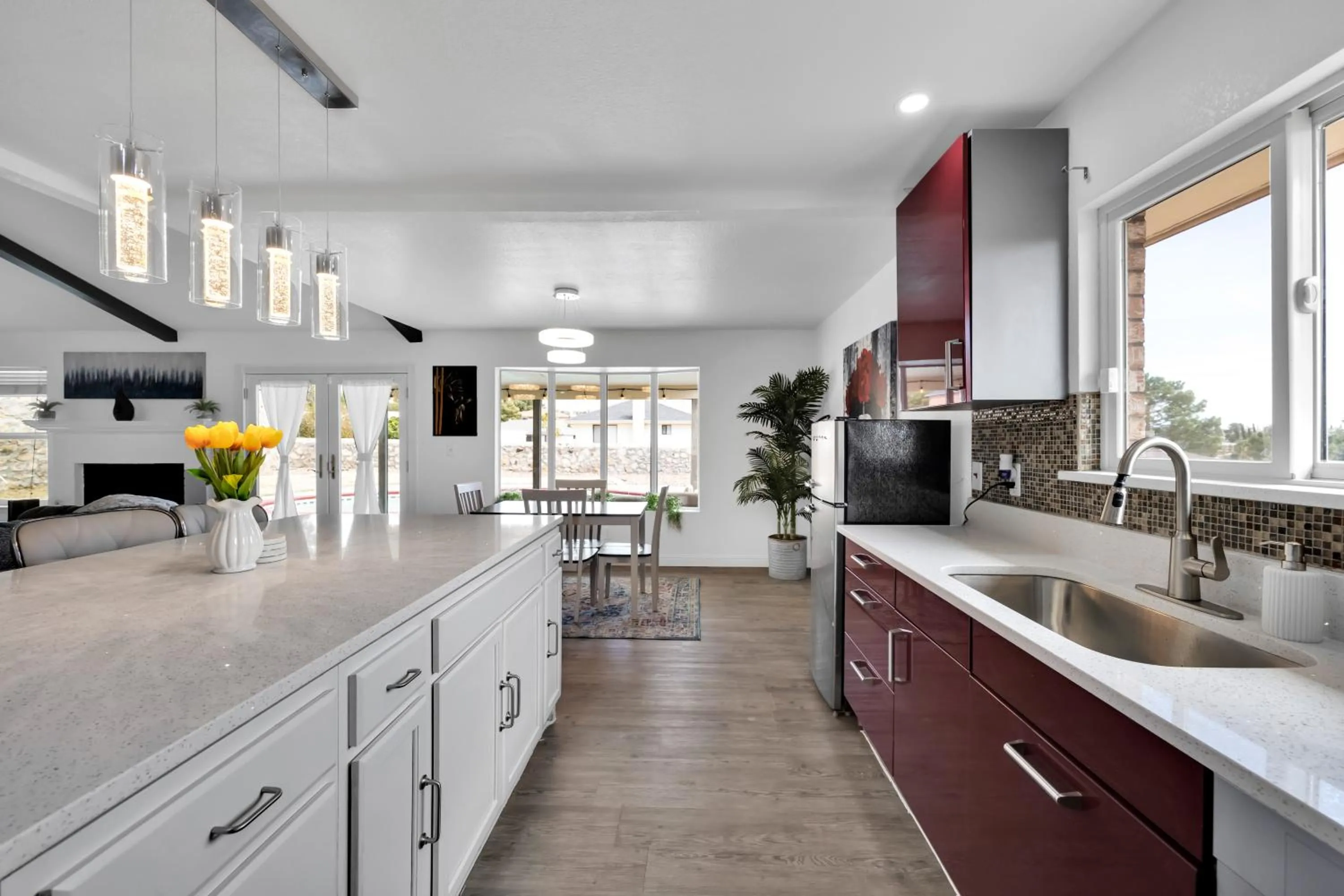 Kitchen or kitchenette in Home with Mountain View/Pool/Tub