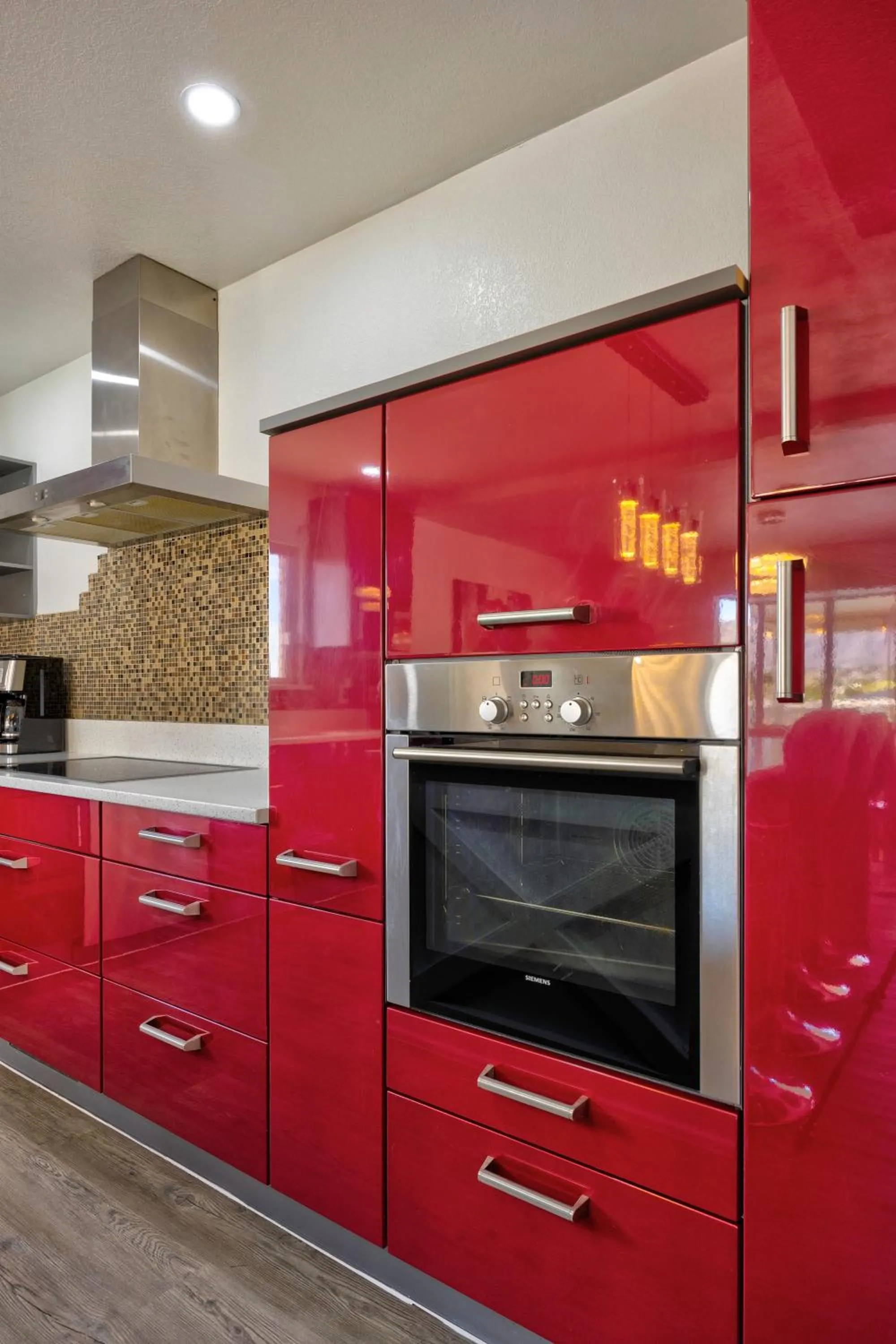 Kitchen or kitchenette in Home with Mountain View/Pool/Tub