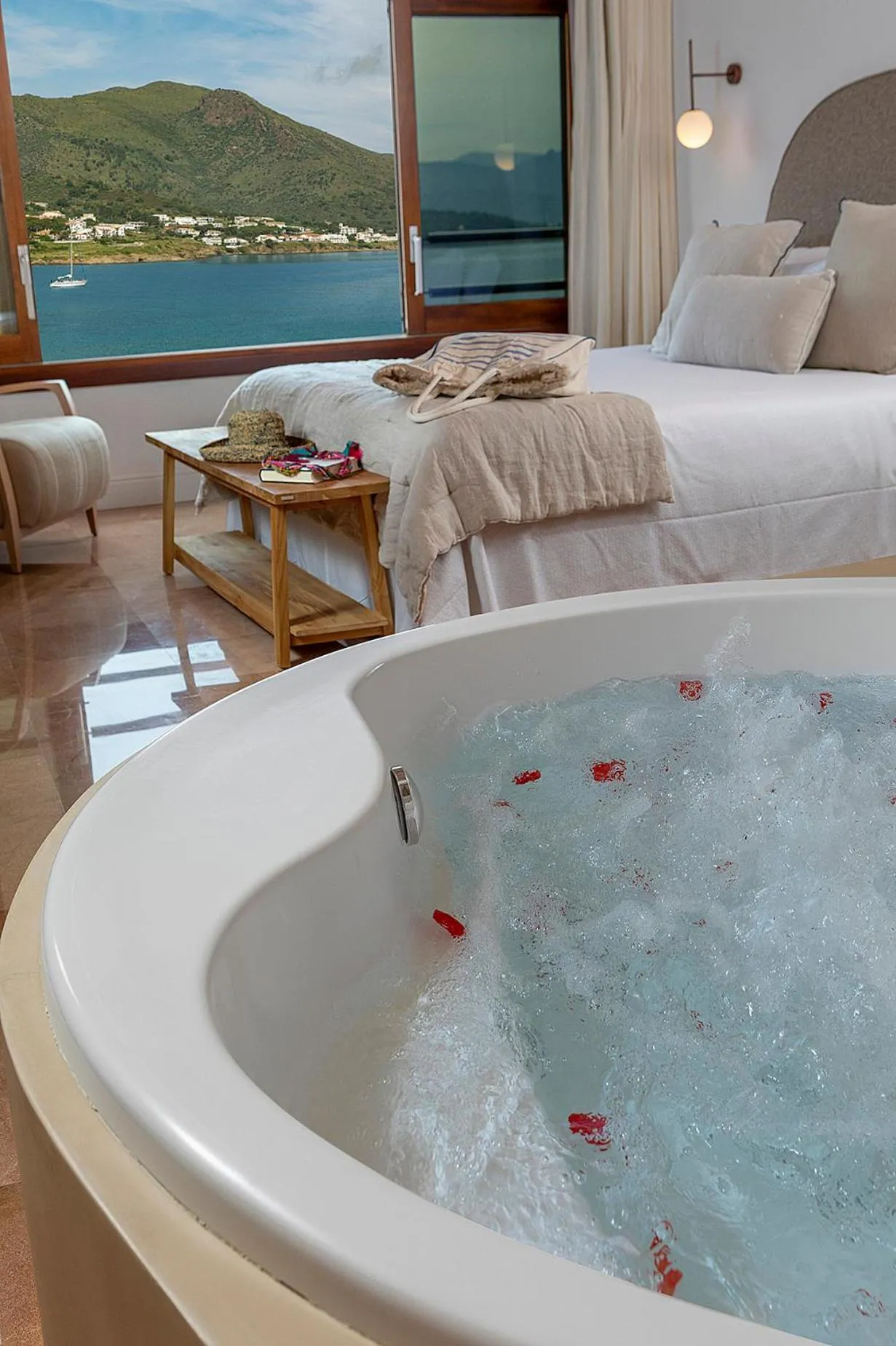 View (from property/room), Bed in Hotel Spa Porto Cristo