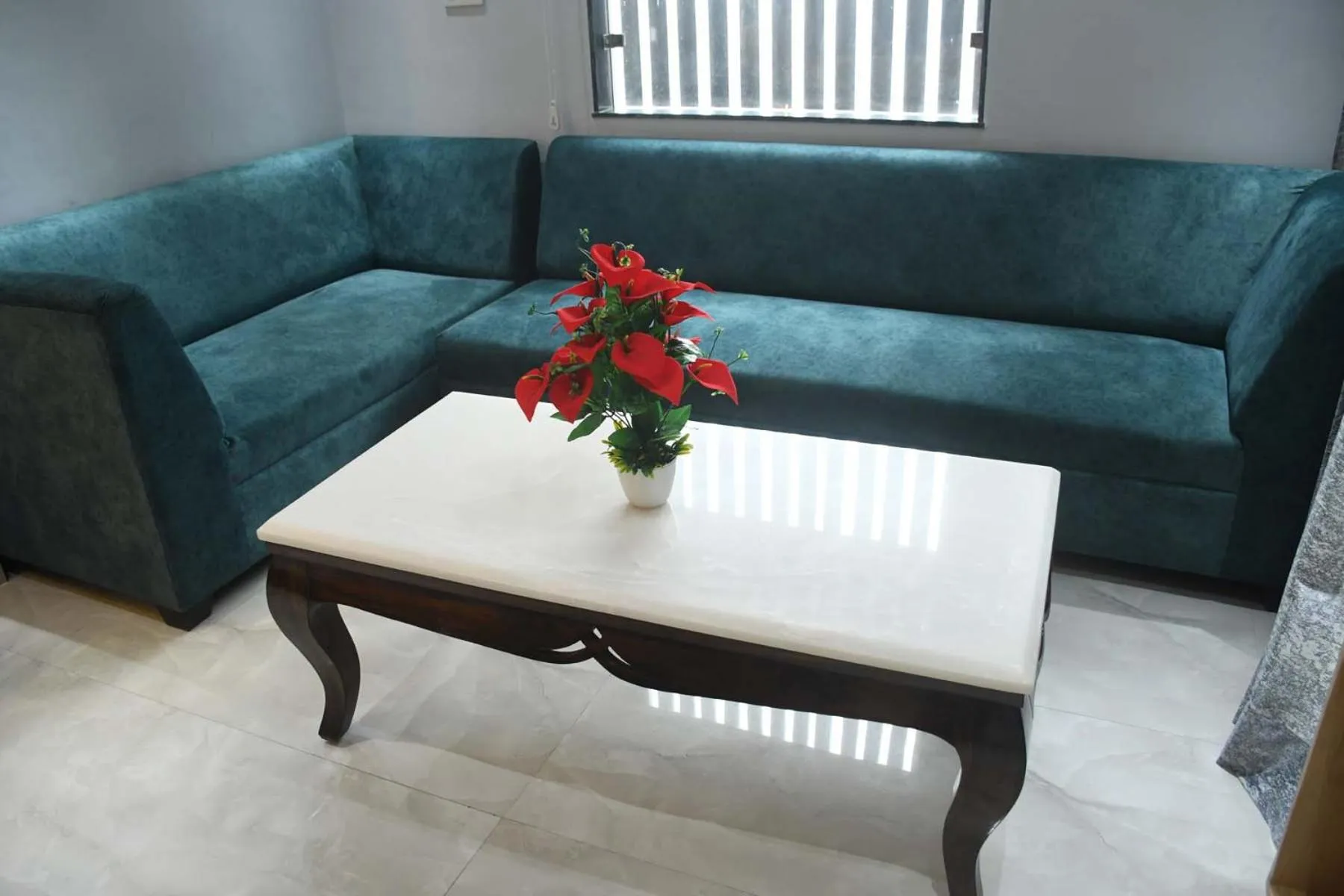 Seating area in Hotel Imperial Crown