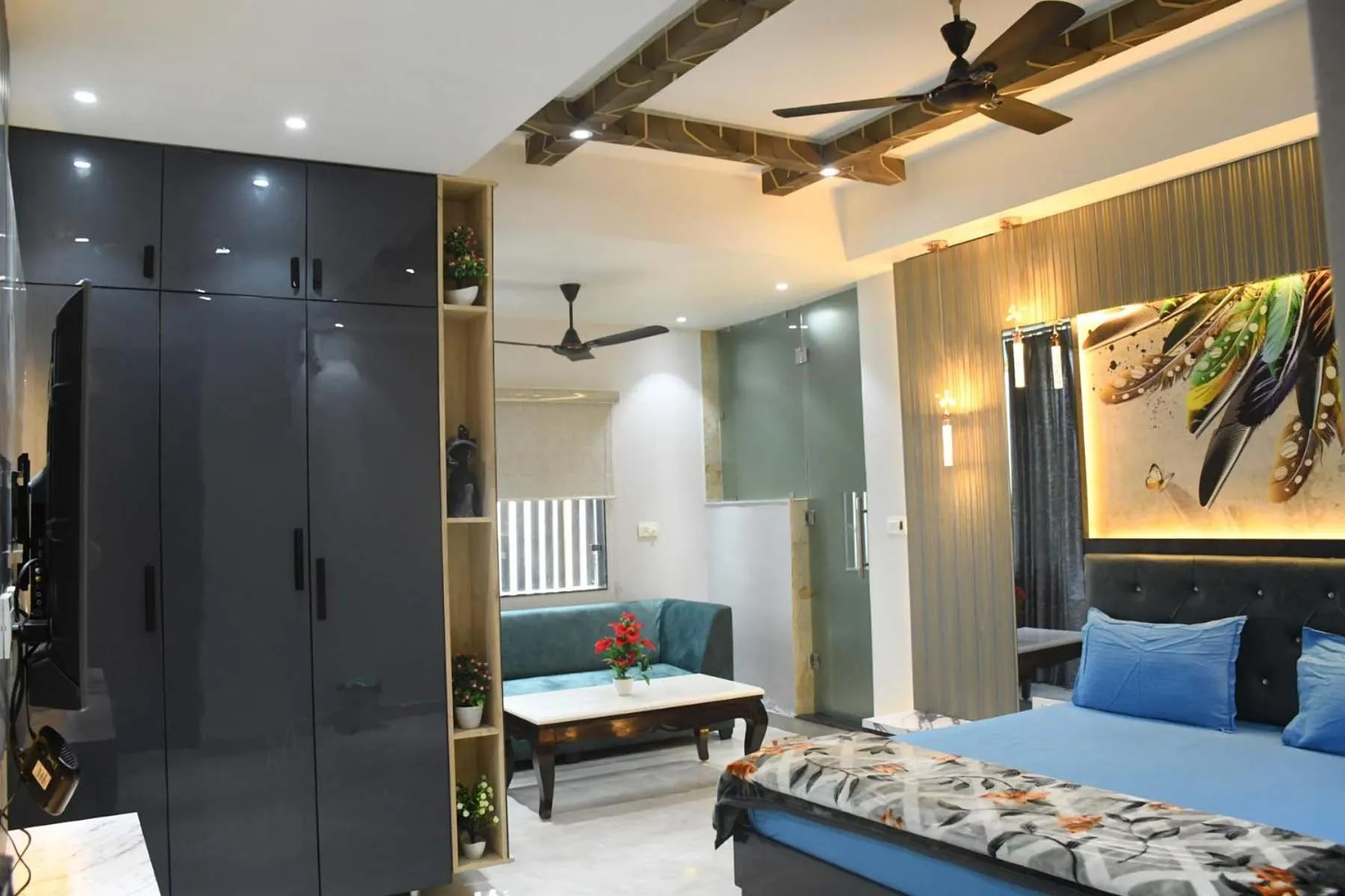 Seating area, Bed in Hotel Imperial Crown