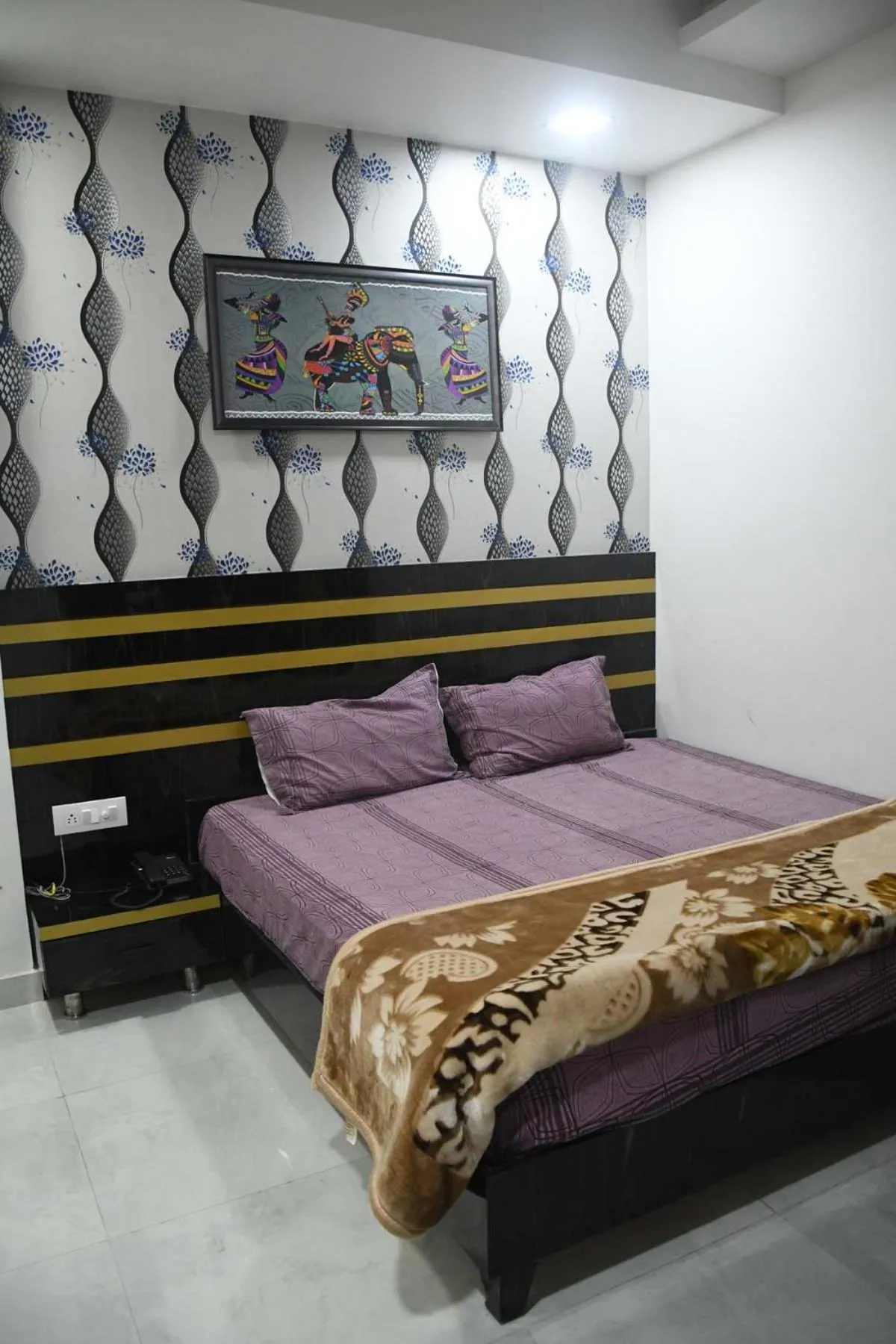 Bed in Hotel Imperial Crown