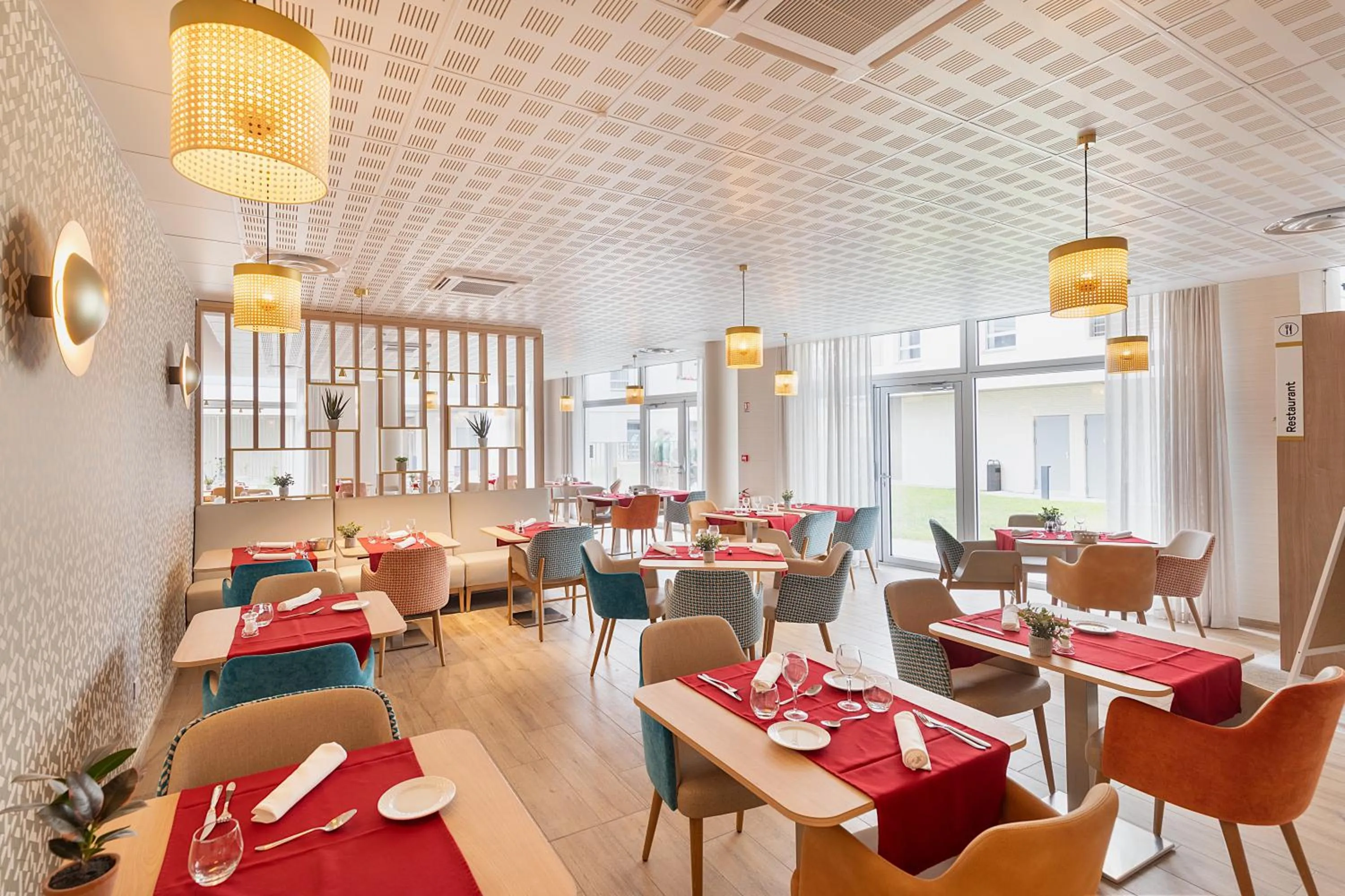 Restaurant/places to eat in Zenao Appart'hôtels Montreuil