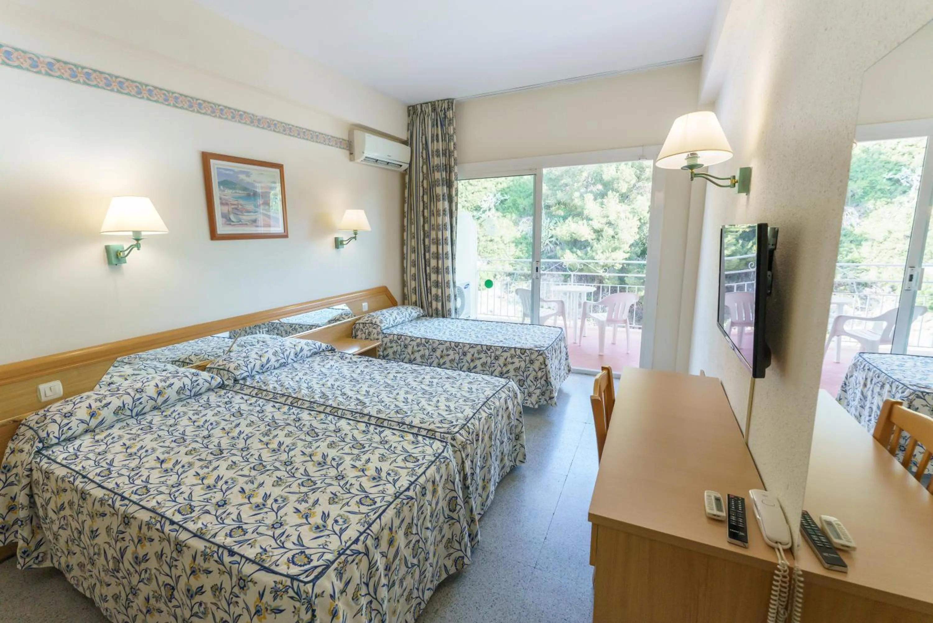 Bedroom, Bed in Checkin Catalonia