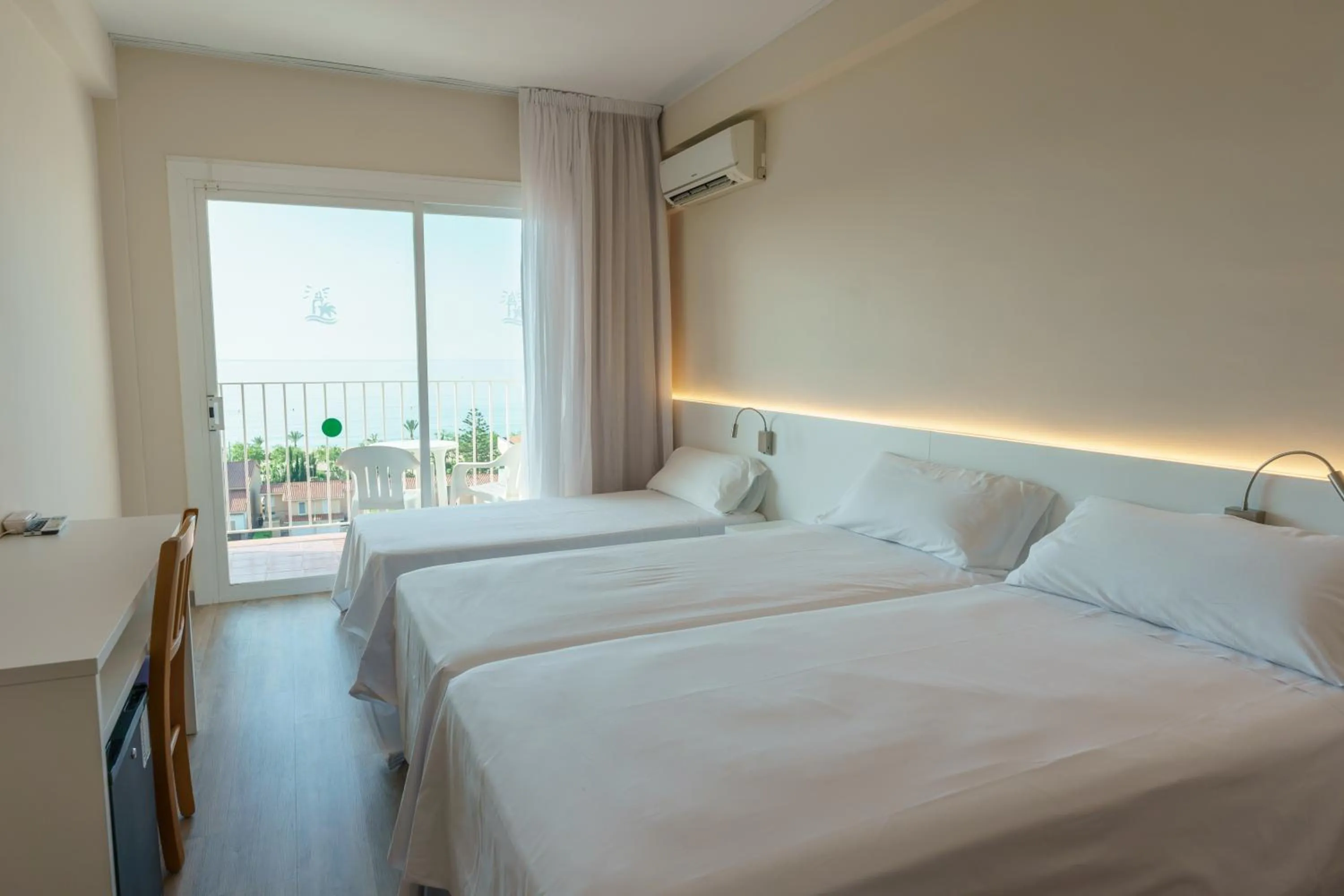 Bedroom, Bed in Checkin Catalonia