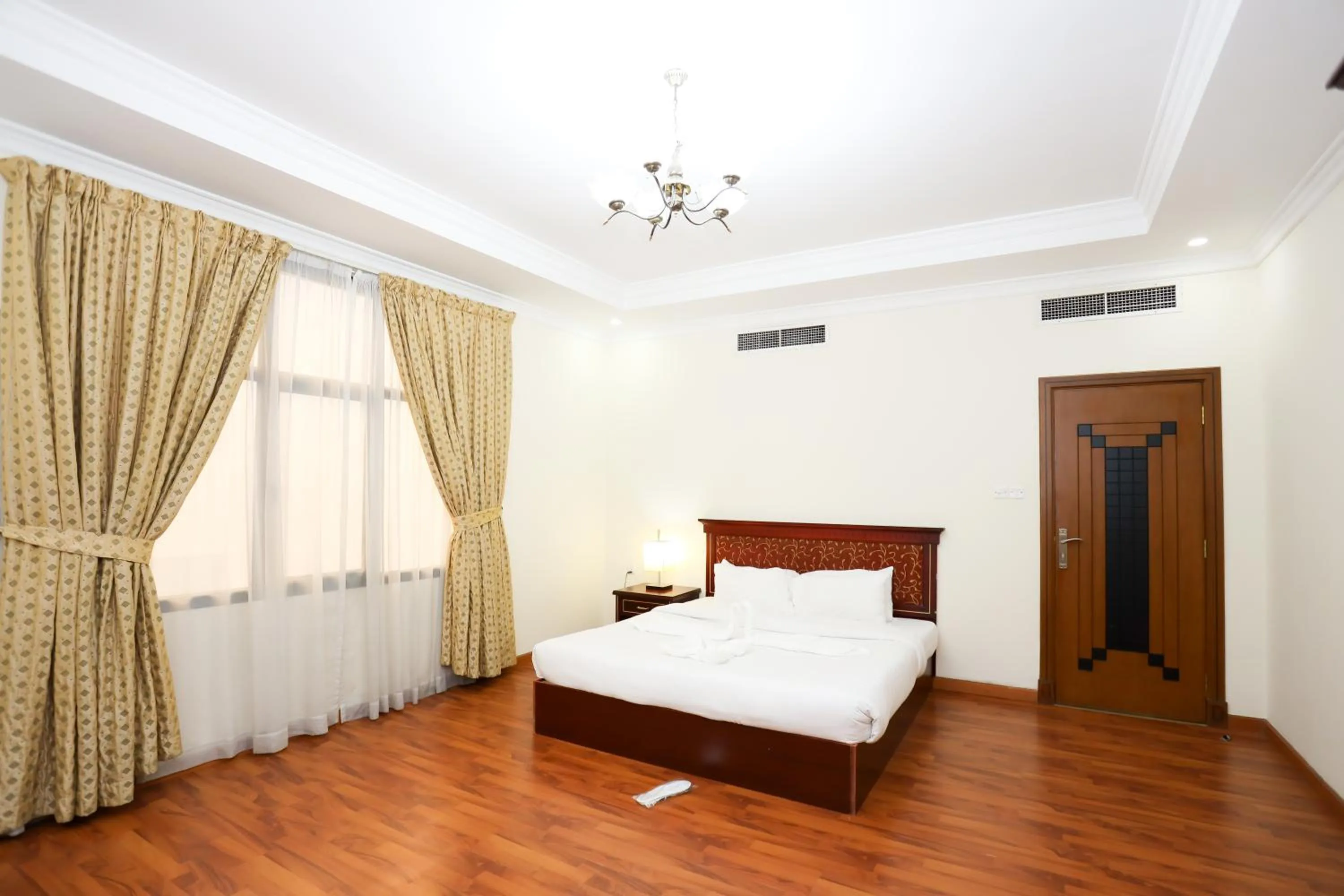 Bedroom, Bed in Pearl Bahrain Suites