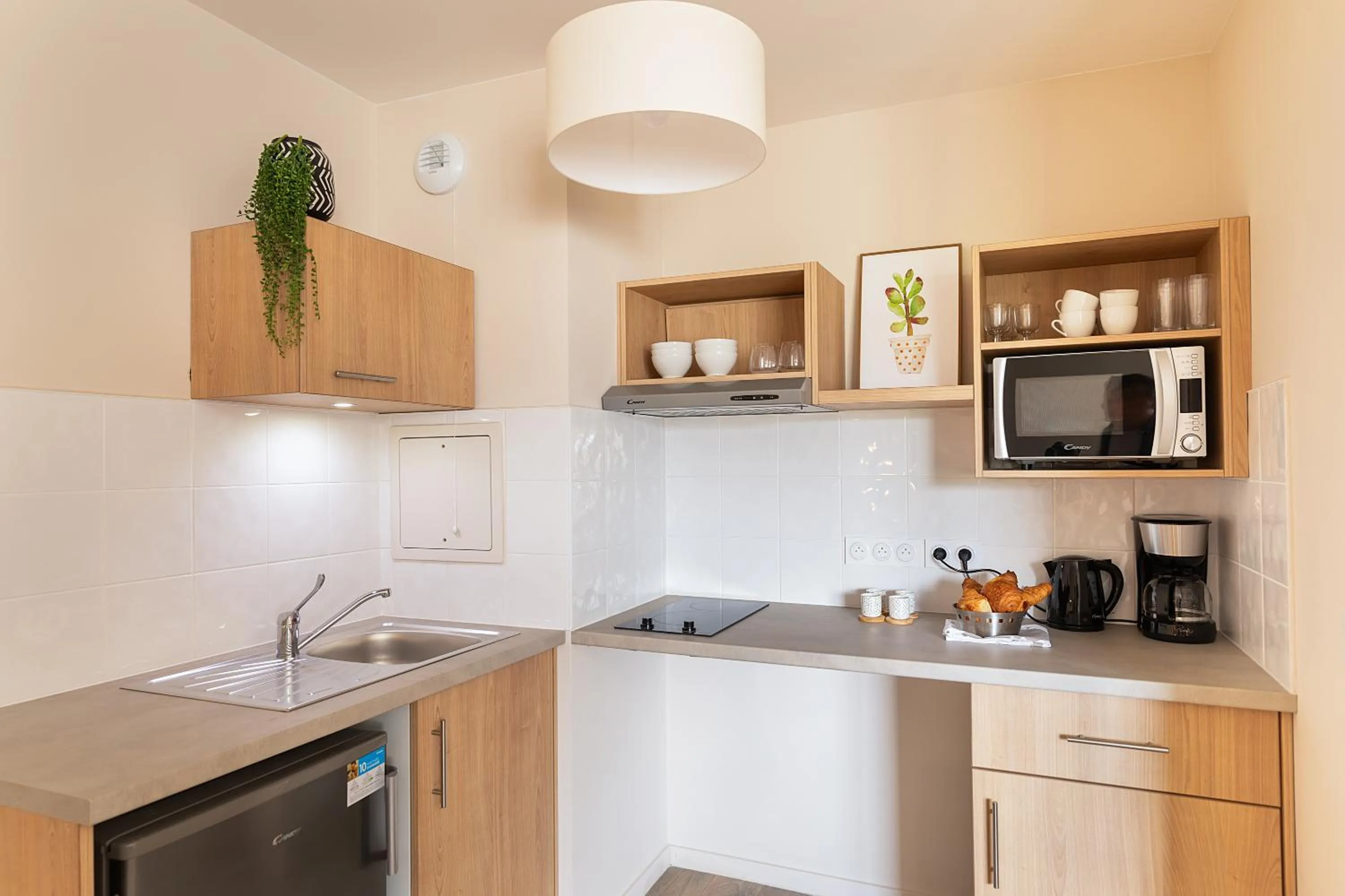 kitchen in Zenao Appart'hôtels Le Raincy