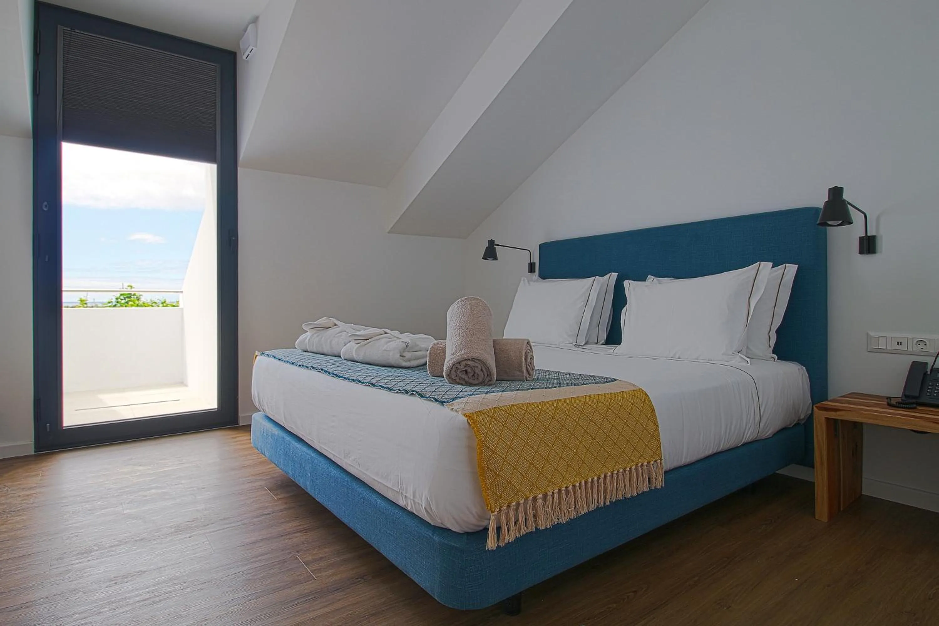 Bed in Pêro Teive Bay Apartments Hotel