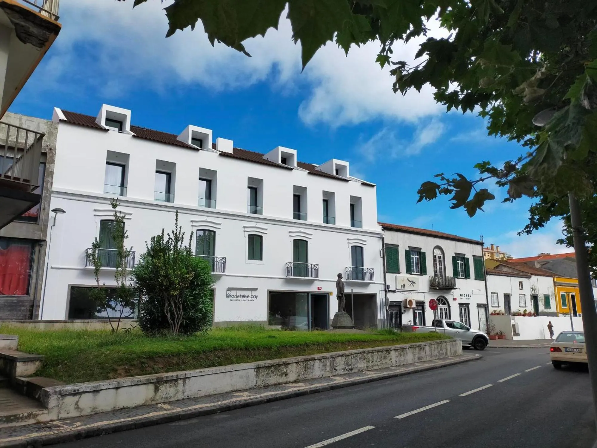 Property building in Pêro Teive Bay Apartments Hotel