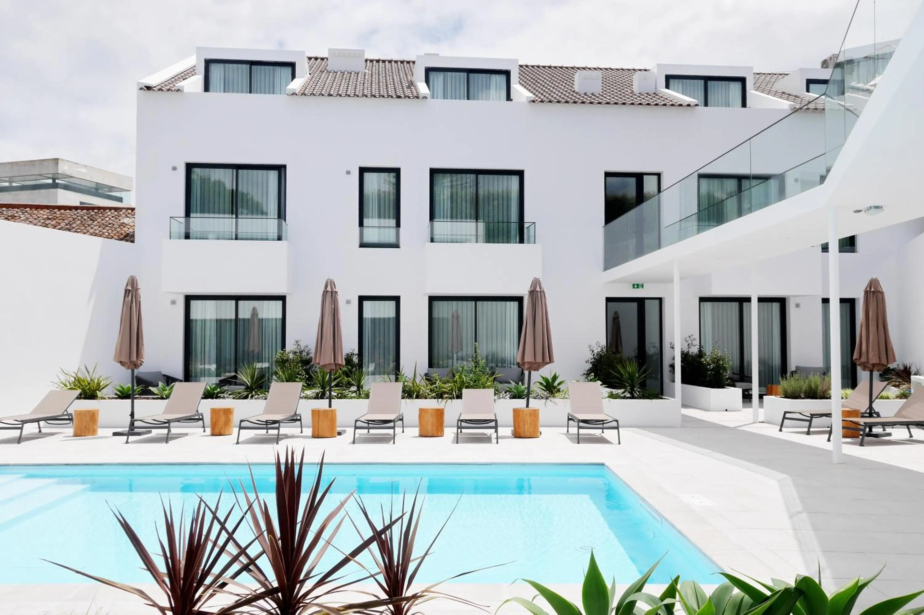 Property building in Pêro Teive Bay Apartments Hotel