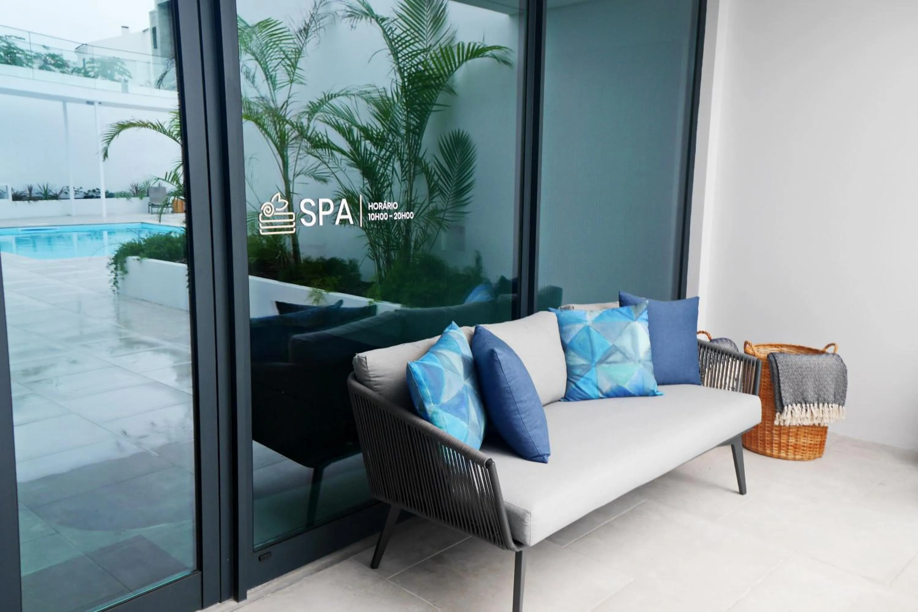 Patio in Pêro Teive Bay Apartments Hotel