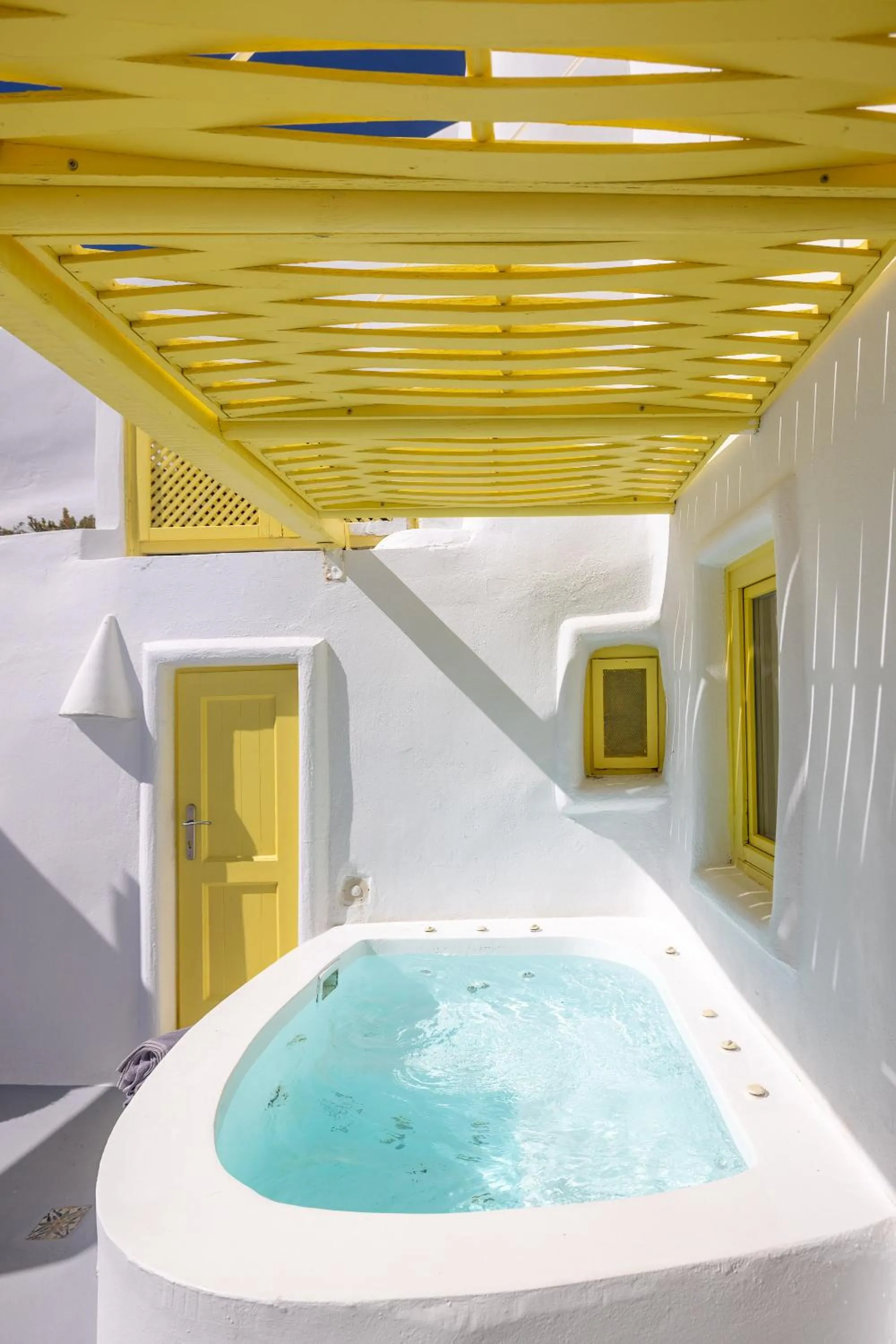 Hot Tub in Dreams Luxury Suites