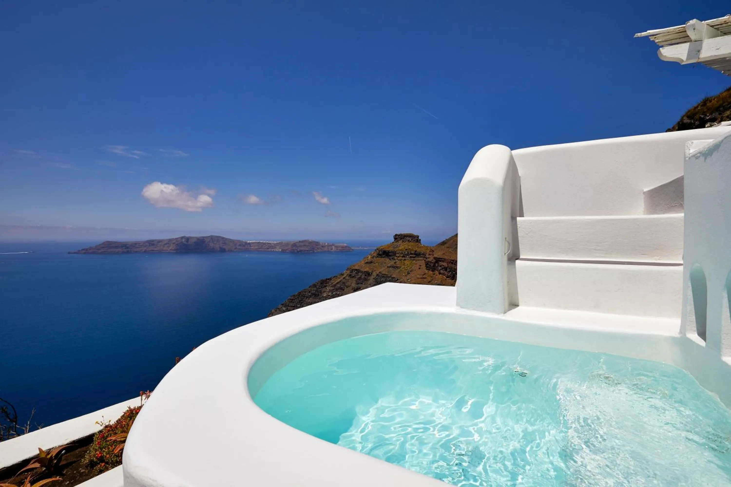 Hot Tub in Dreams Luxury Suites