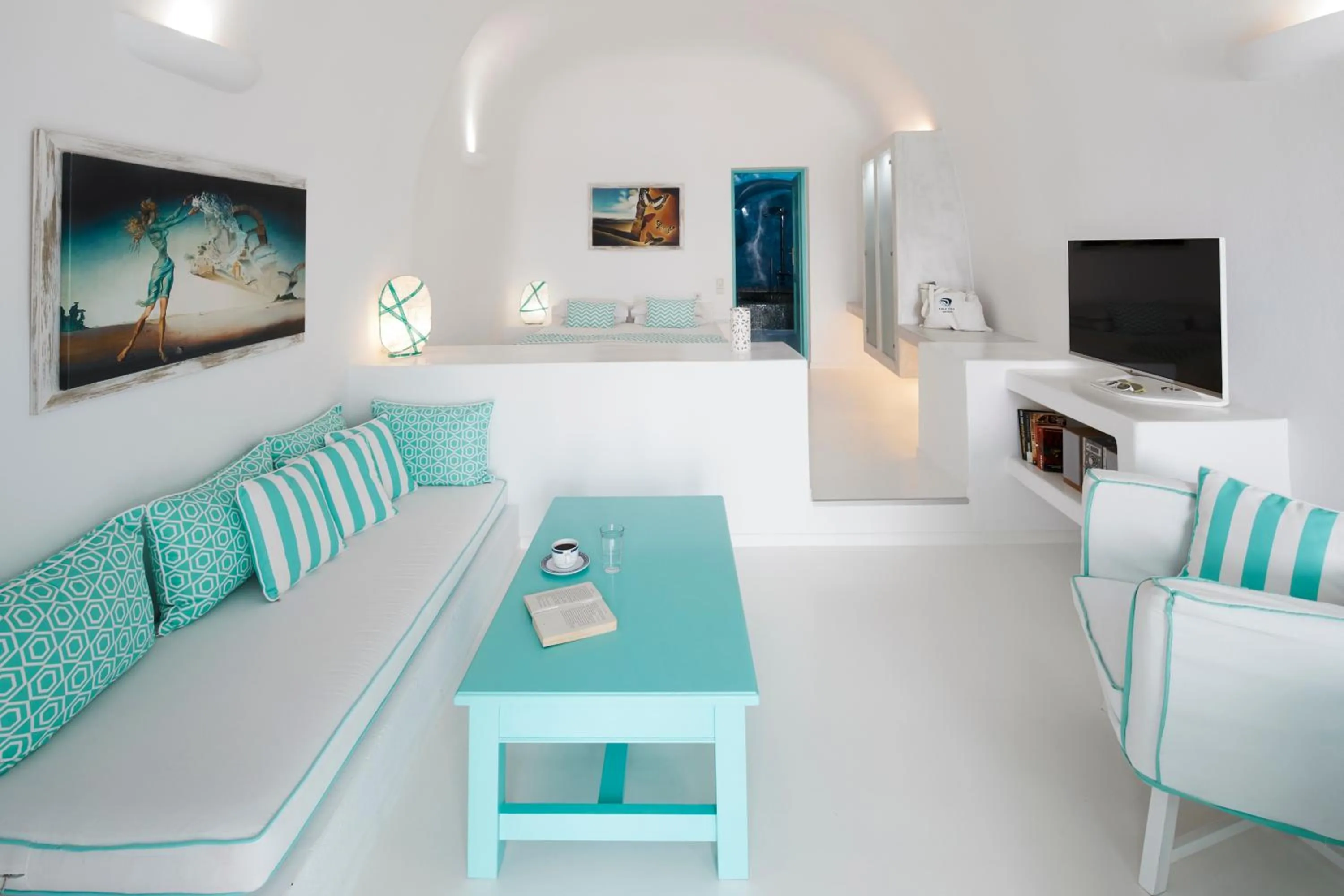 TV and multimedia in Dreams Luxury Suites