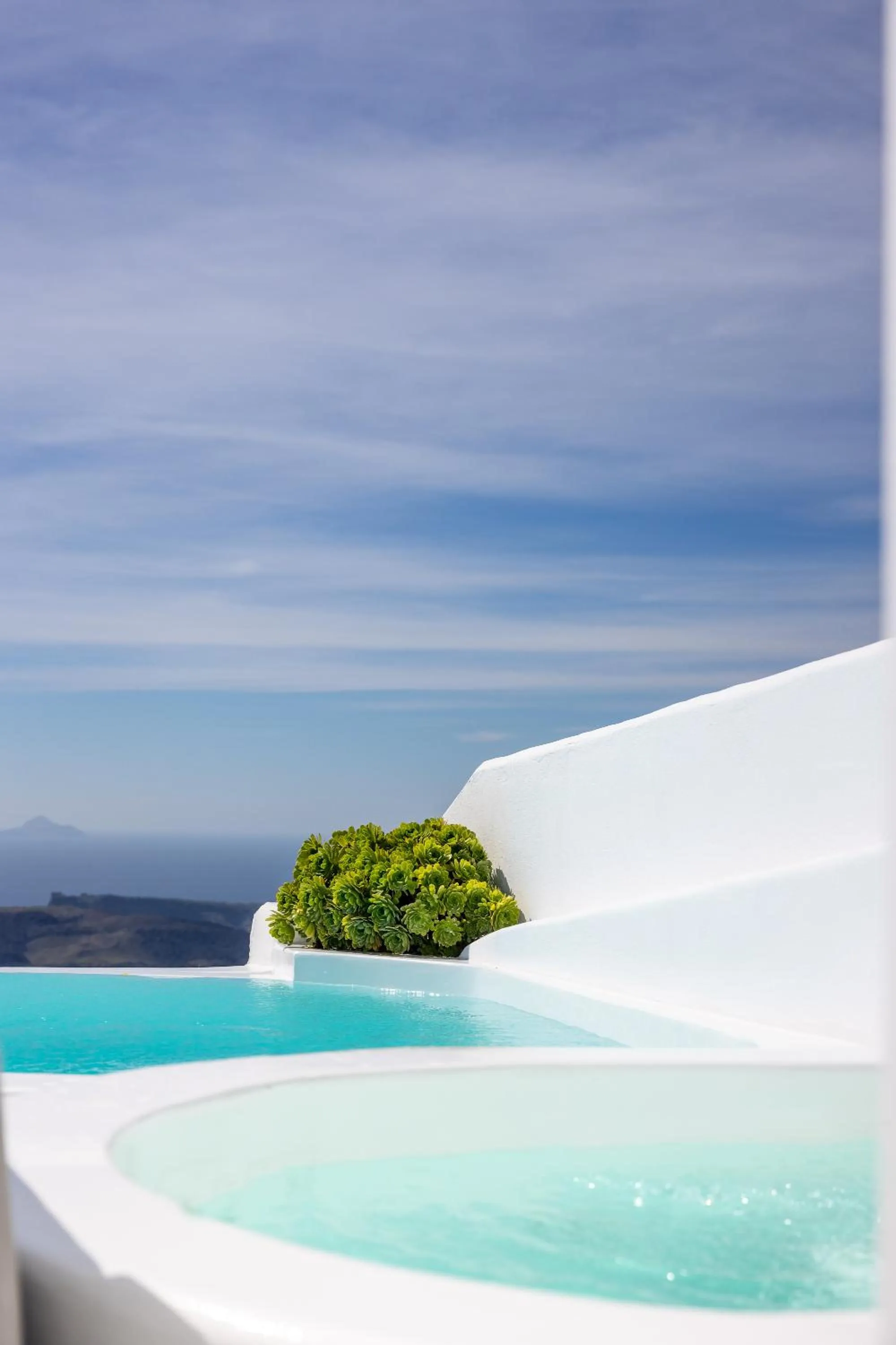 Hot Tub in Dreams Luxury Suites