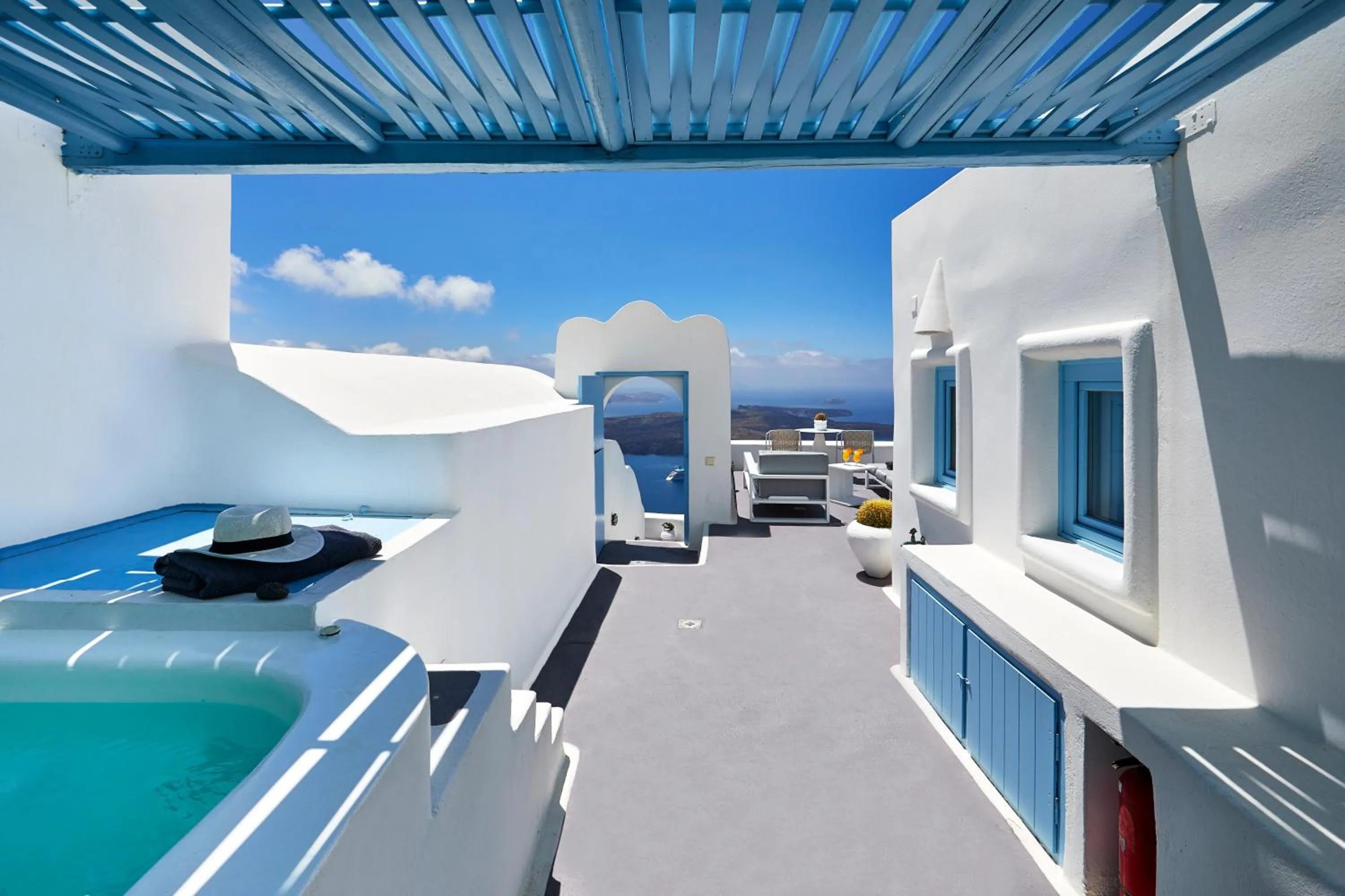 Facade/entrance in Dreams Luxury Suites