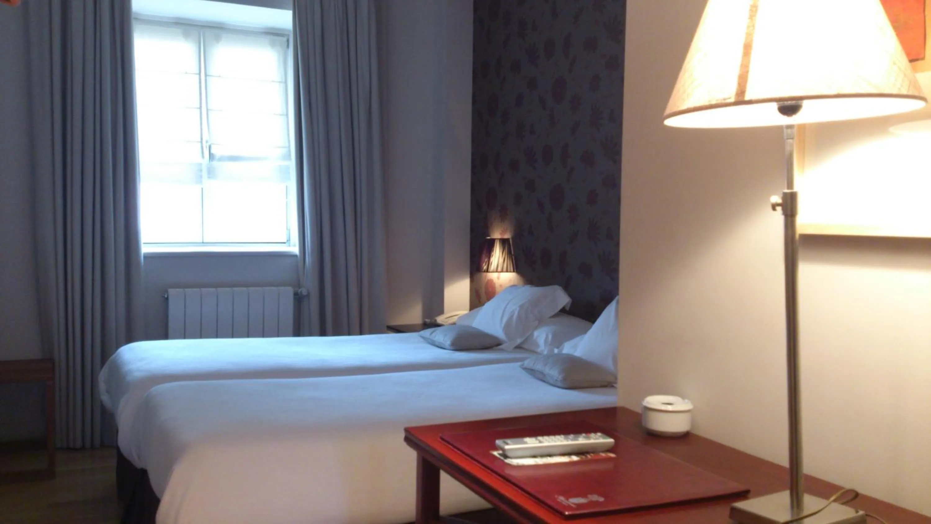 Communal lounge/ TV room, Bed in Hotel Palacio Muñatones