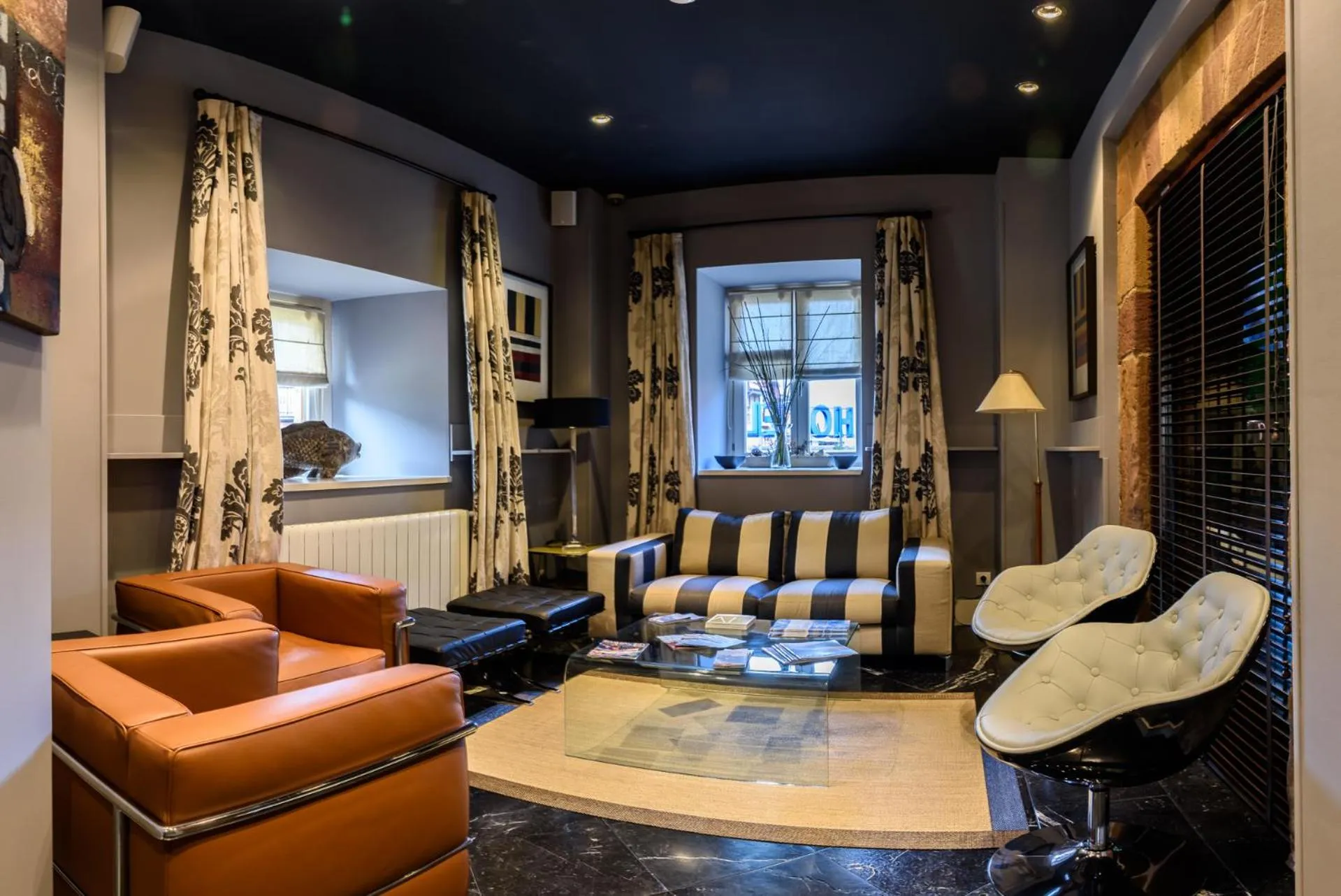 Toilet in Hotel Palacio Muñatones