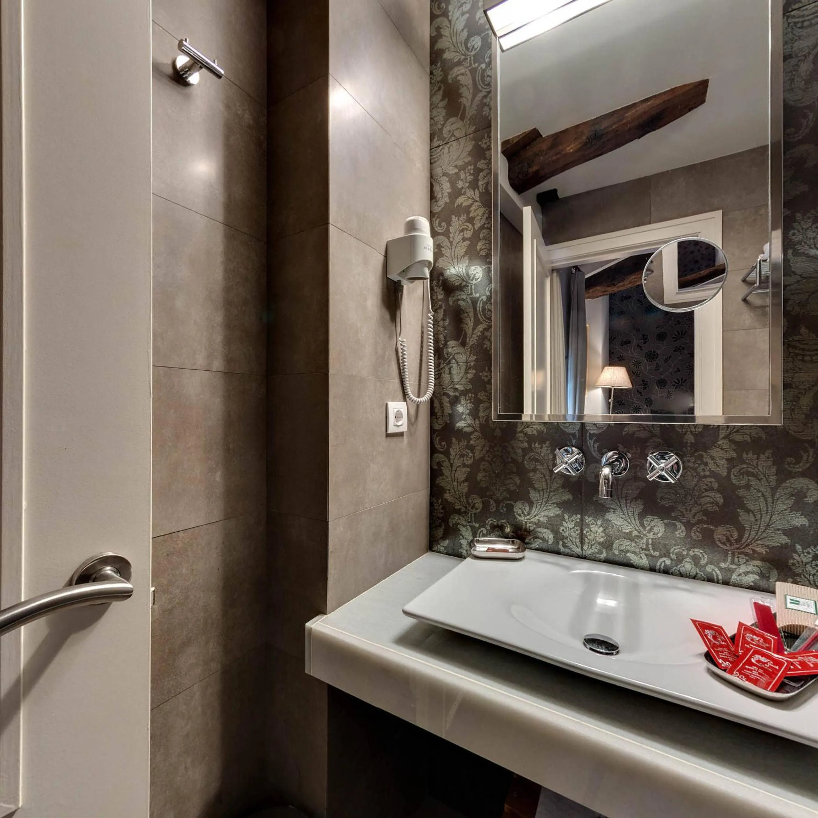 Bathroom in Hotel Palacio Muñatones