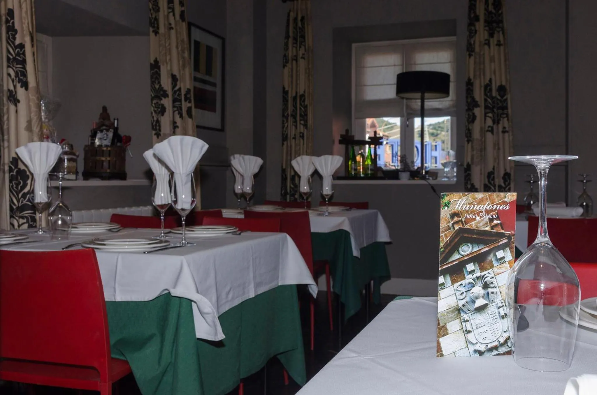 Lounge or bar in Hotel Palacio Muñatones