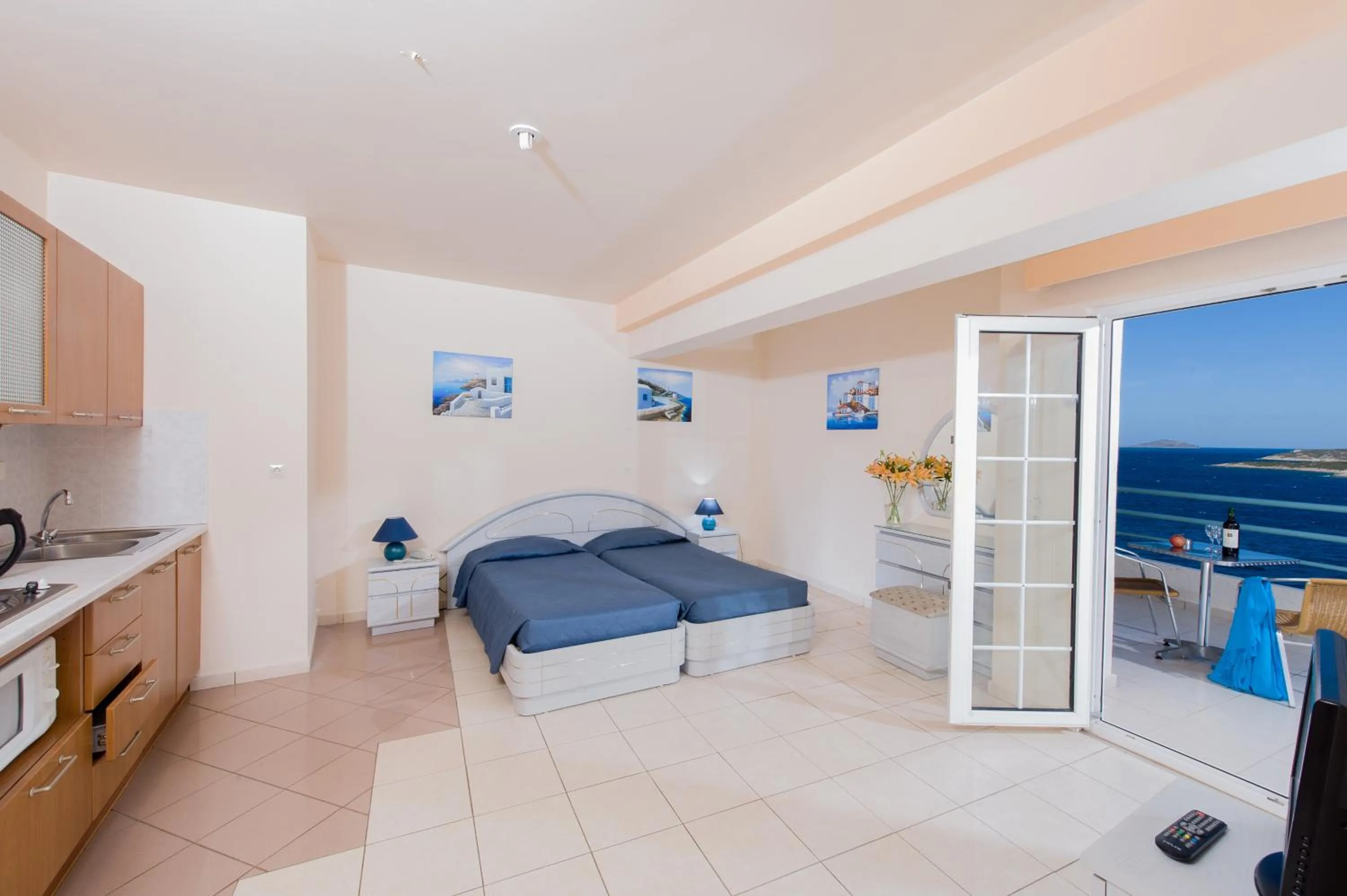 Photo of the whole room, Bed in Creta Hotel