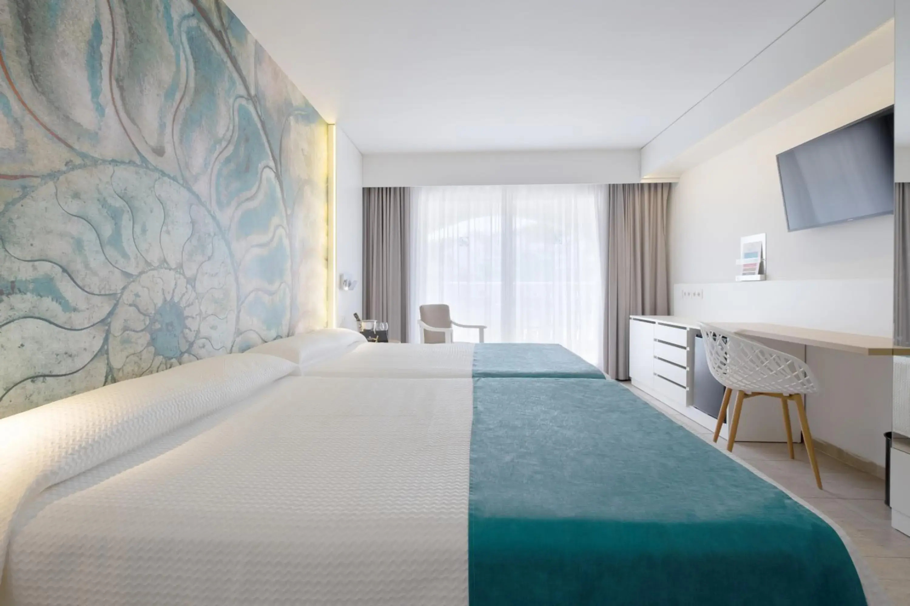 Double Room (2 Adults + 1 Child ) in Gran Hotel Las Fuentes Double Room (2 Adults + 1 Child ) in Gran Hotel Las Fuentes