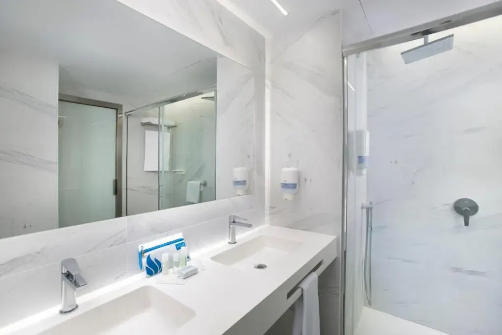 Twin Room with View (4 Adults) in Gran Hotel Las Fuentes Twin Room with View (4 Adults) in Gran Hotel Las Fuentes