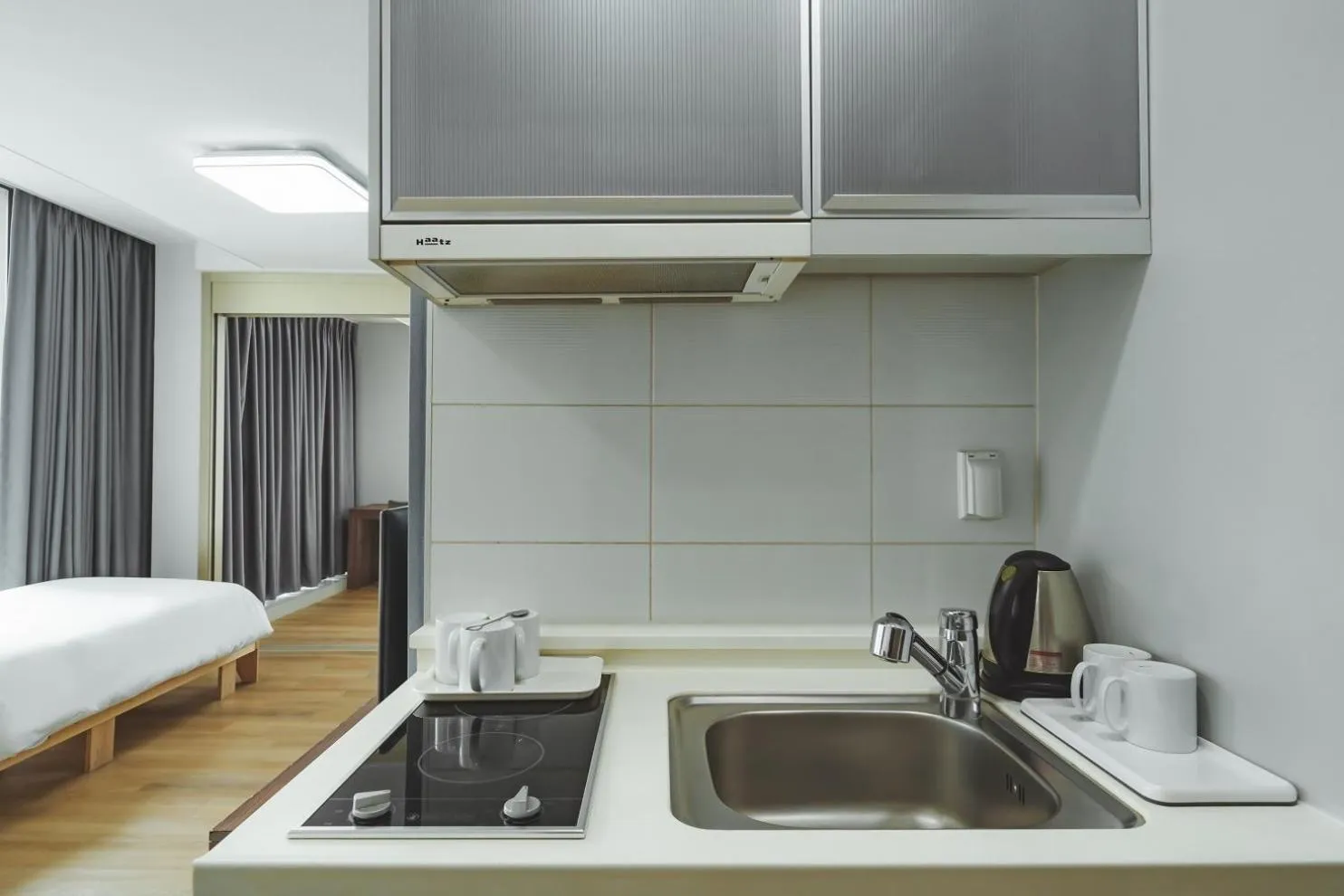 Bed in Brown Suites Hotel Sinchon Central