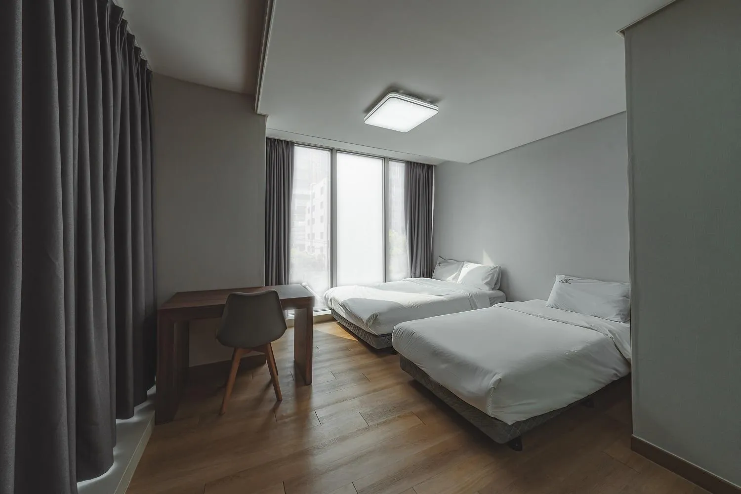 Bed in Brown Suites Hotel Sinchon Central