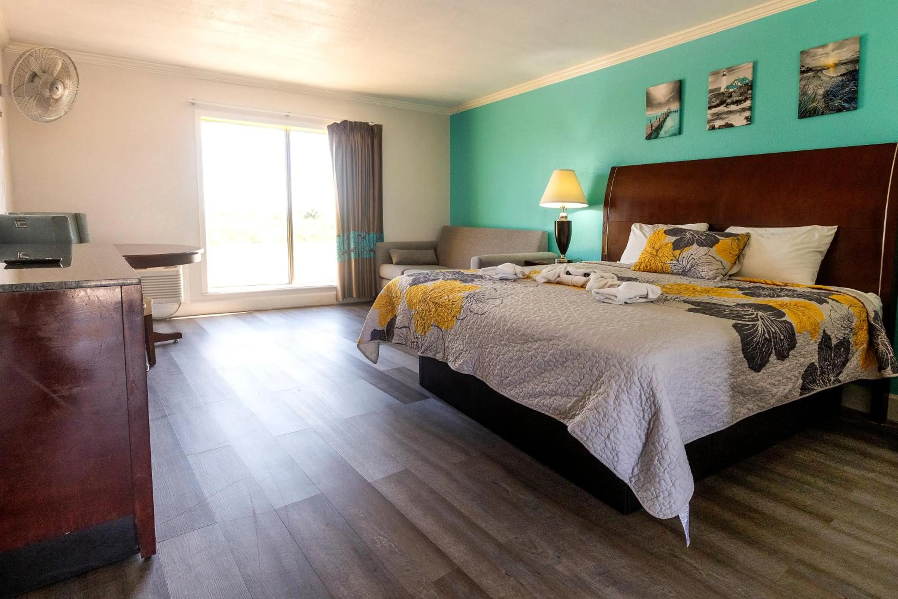 View (from property/room), Bed in CRYSTAL PALACE RESORT