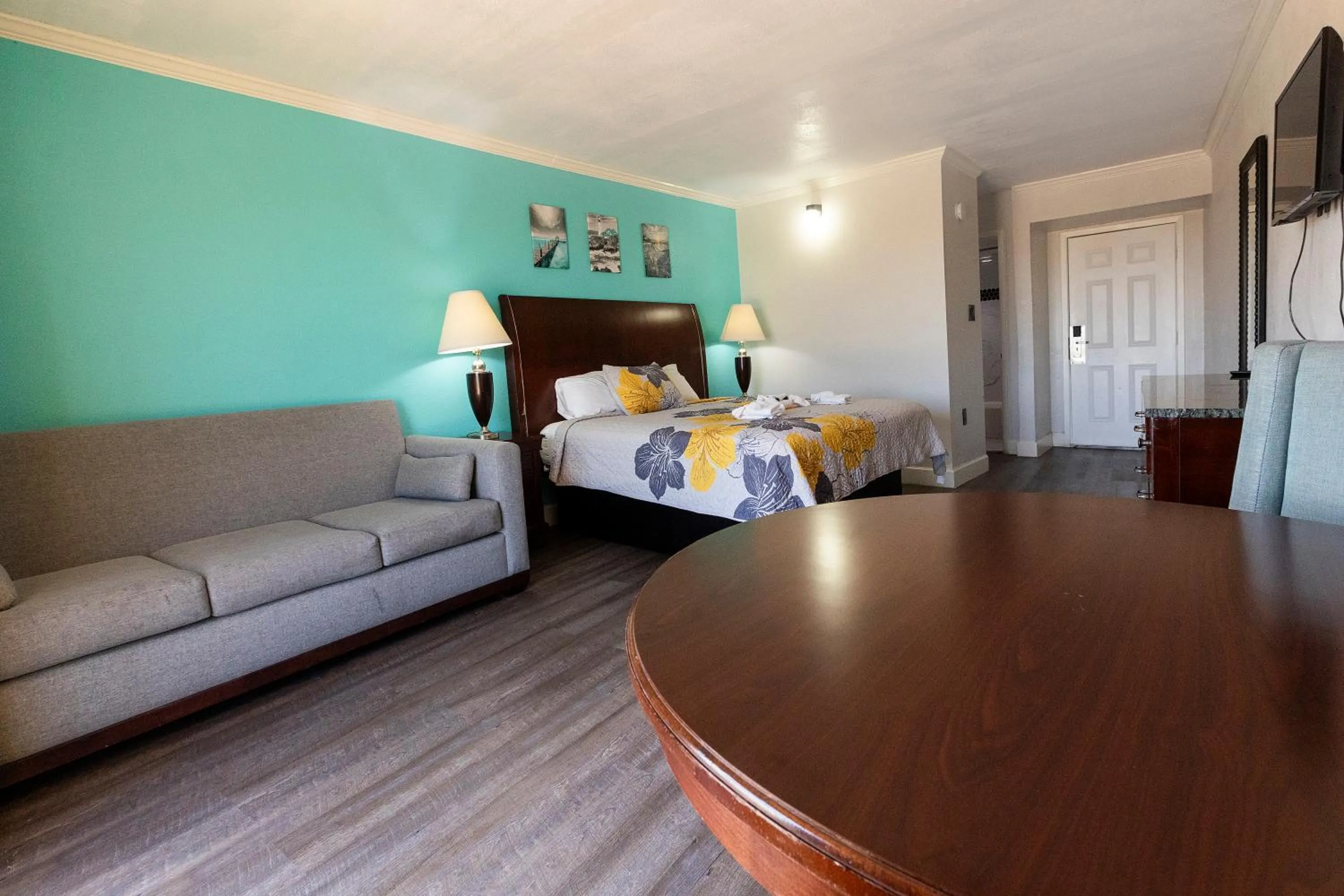 View (from property/room), Bed in CRYSTAL PALACE RESORT