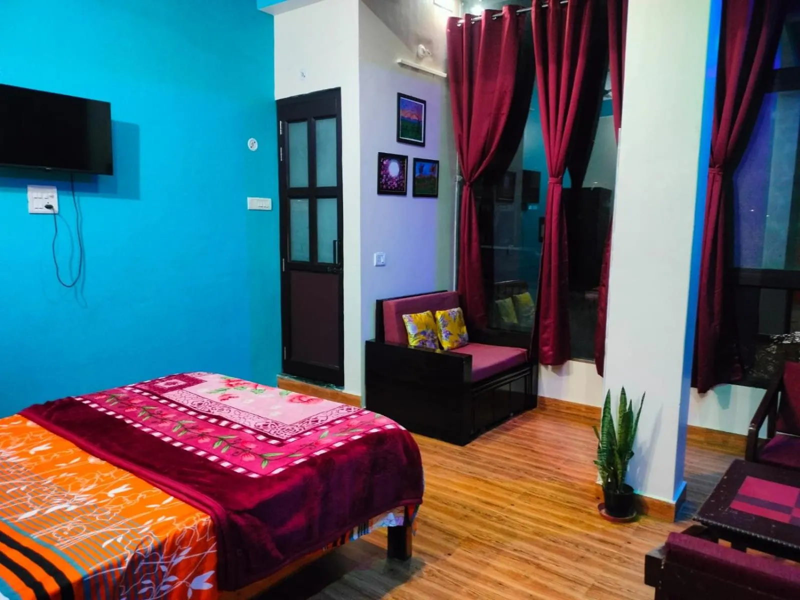Bed in MangalMurti Himalyan Hotel